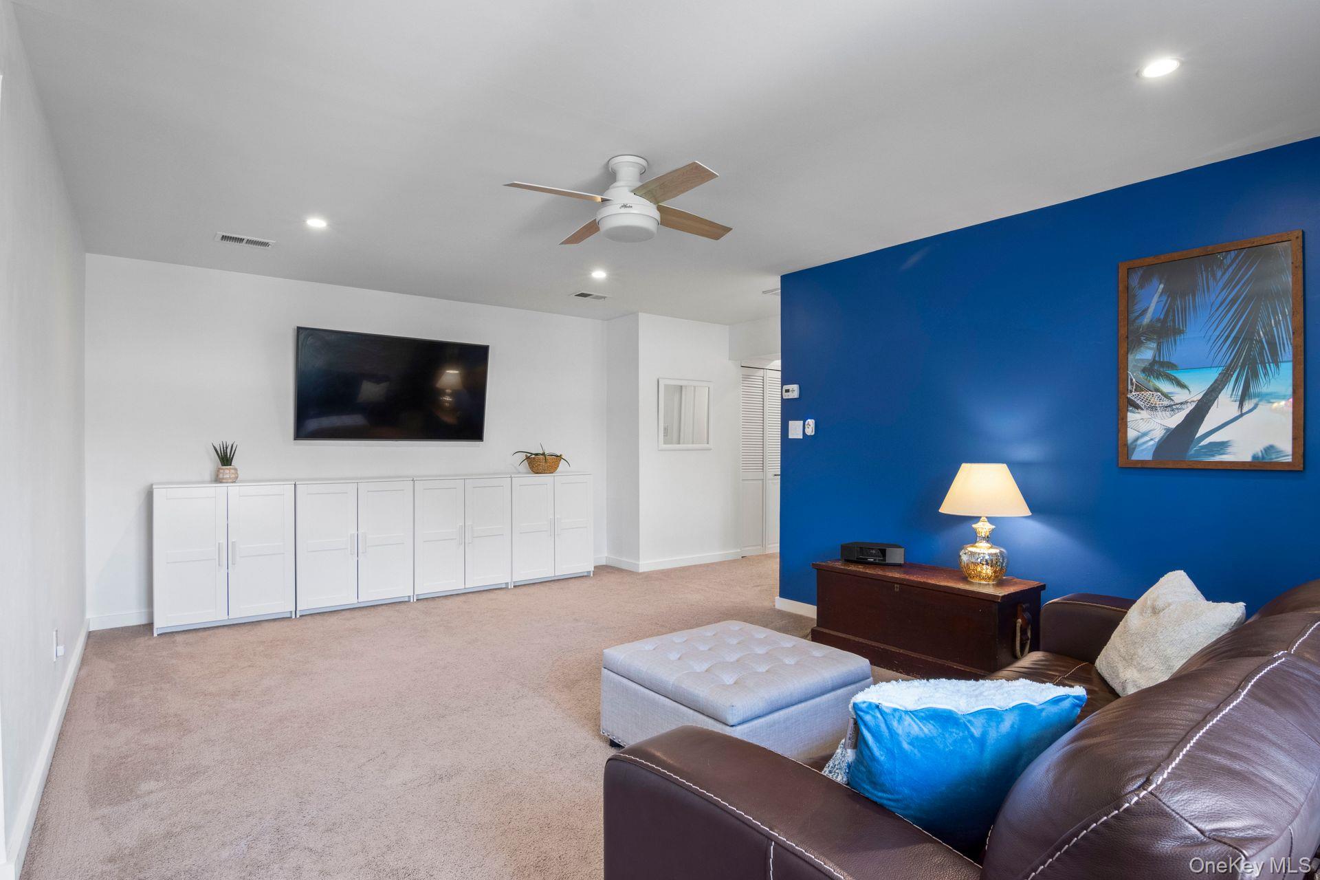 175 Main Avenue # 136, Wheatley Heights, NY 11798