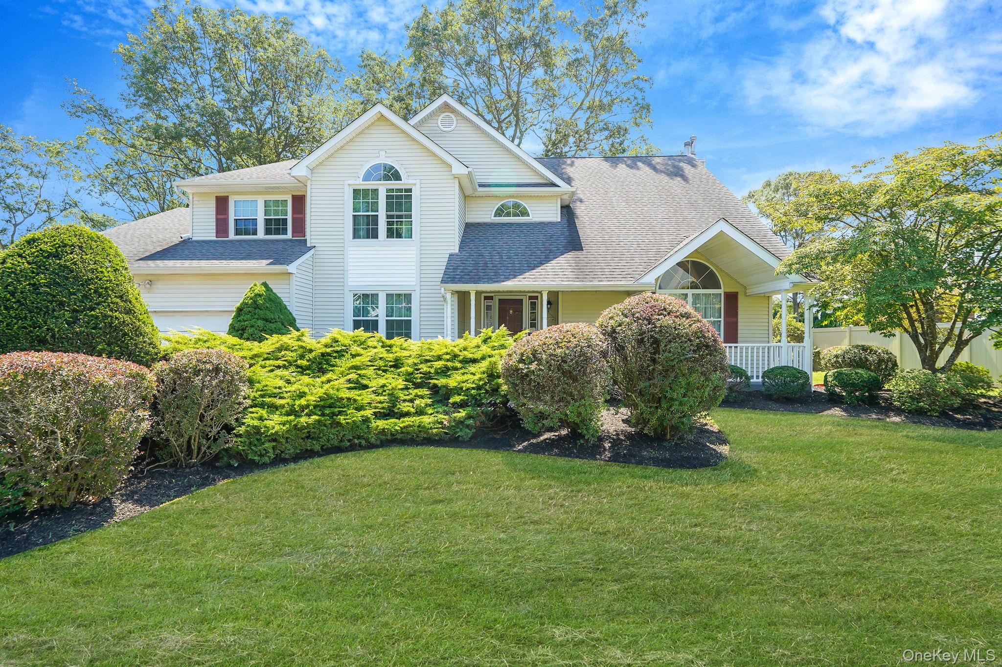 59 Buckingham Drive, Holbrook, NY 11741