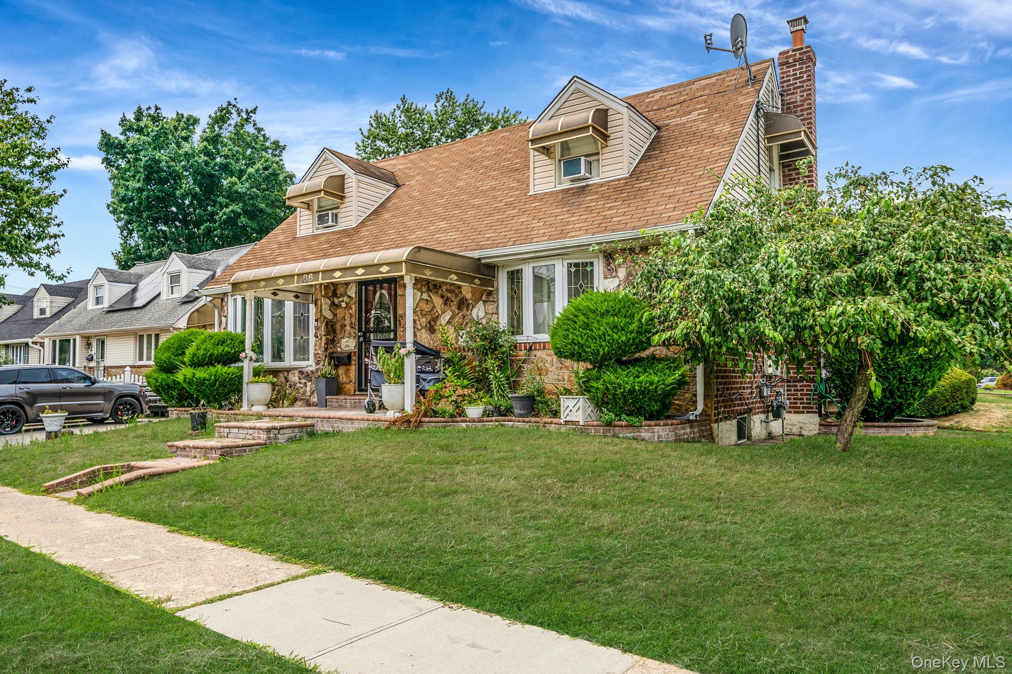 86 Clearstream Avenue, Valley Stream, NY 11580