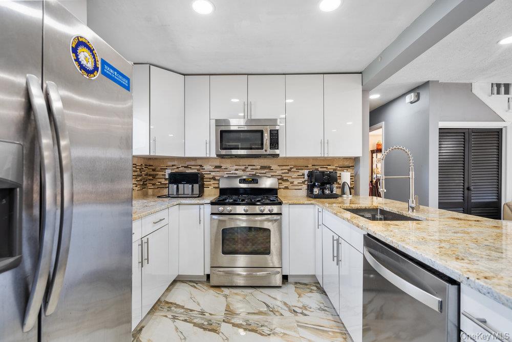 1212 Herzel Boulevard, West Babylon, NY 11704