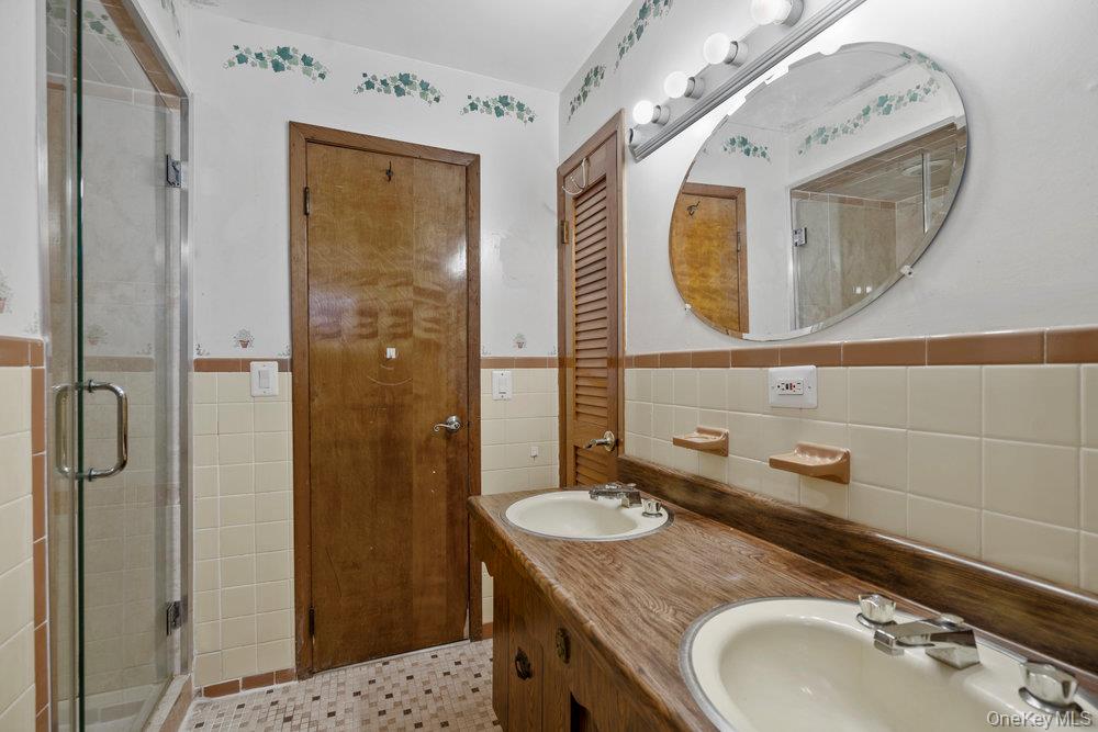 1212 Herzel Boulevard, West Babylon, NY 11704