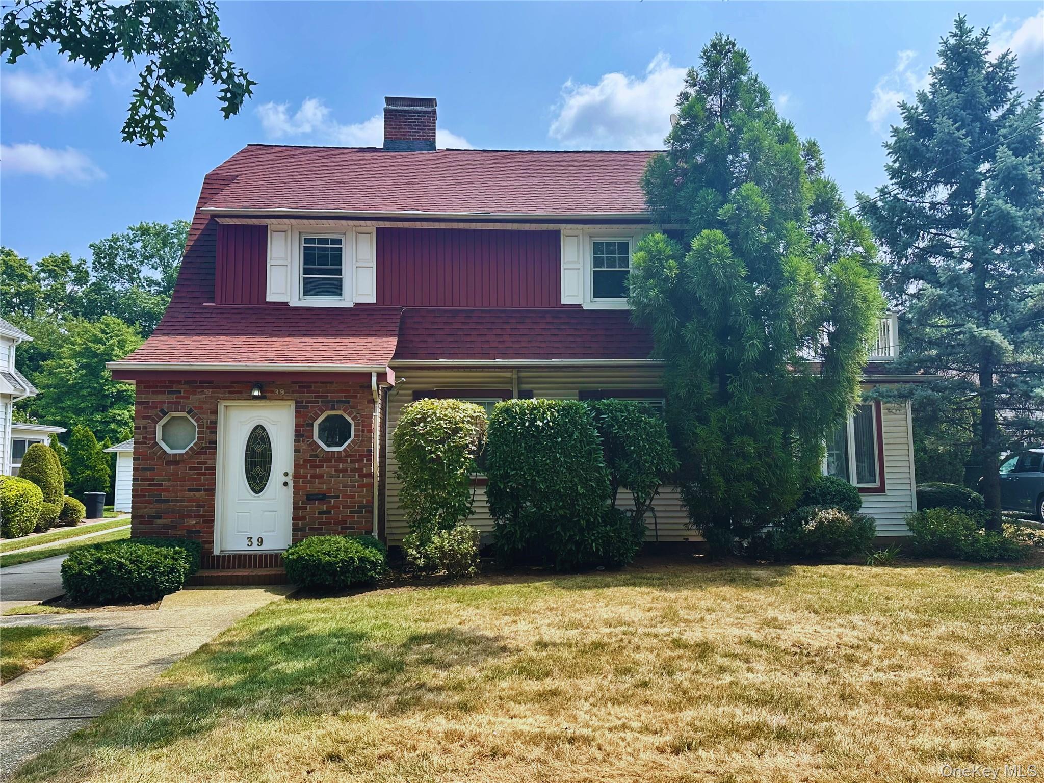 39 Remsen Lane, Floral Park, NY 11001