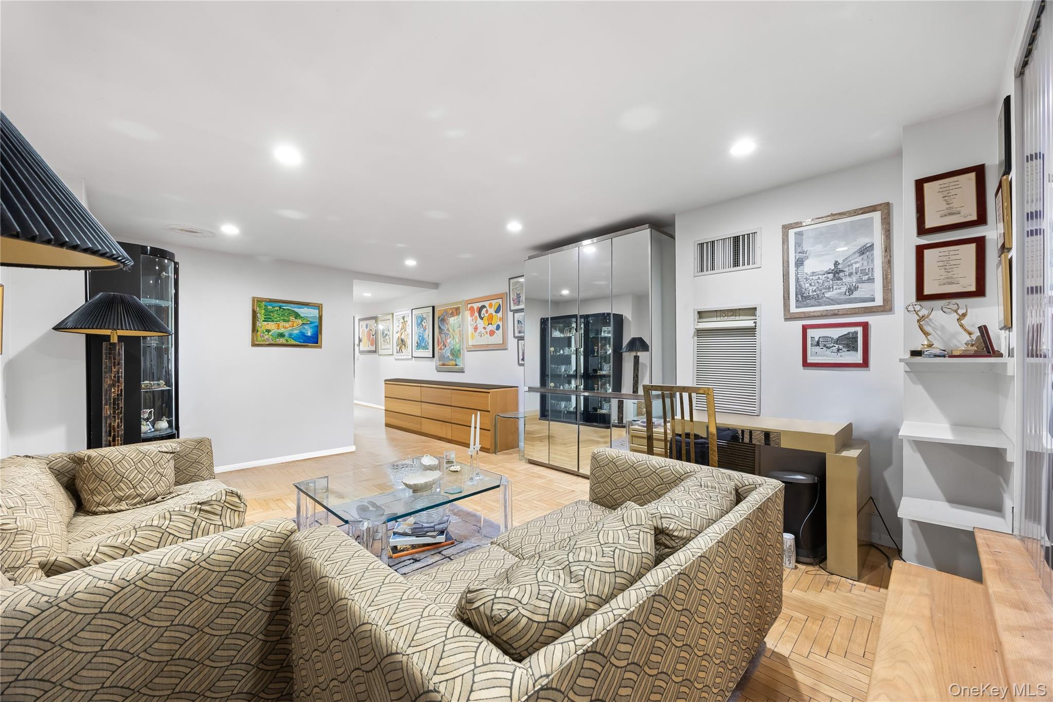 106 Central Park S # 4D, New York (Manhattan), NY 10019