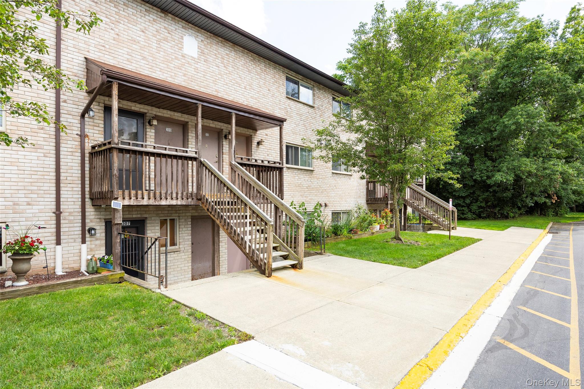 26 Cooper Road # Unit #307, Poughkeepsie, NY 12603