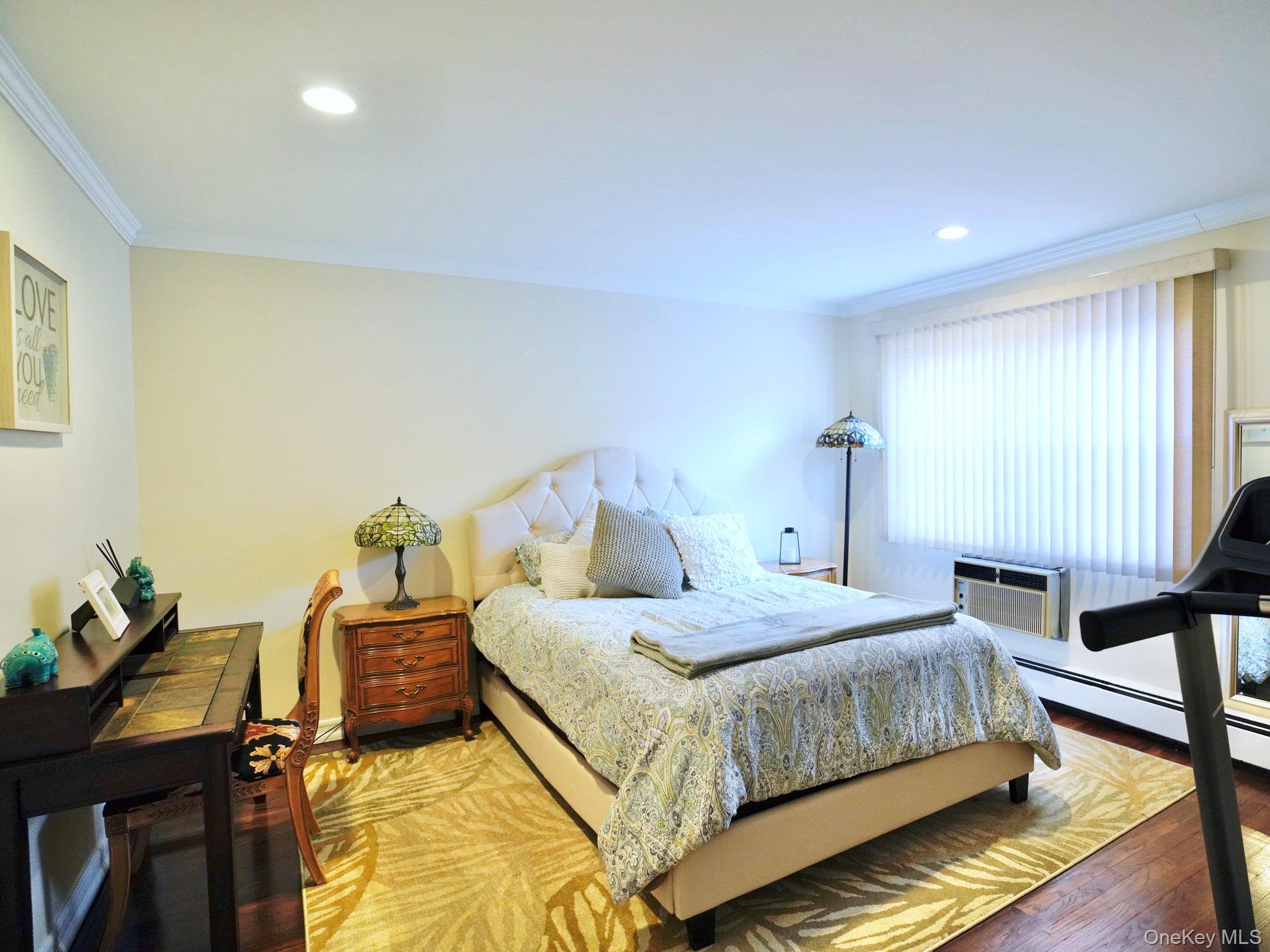 50 Hillpark Avenue # 2F, Great Neck, NY 11021