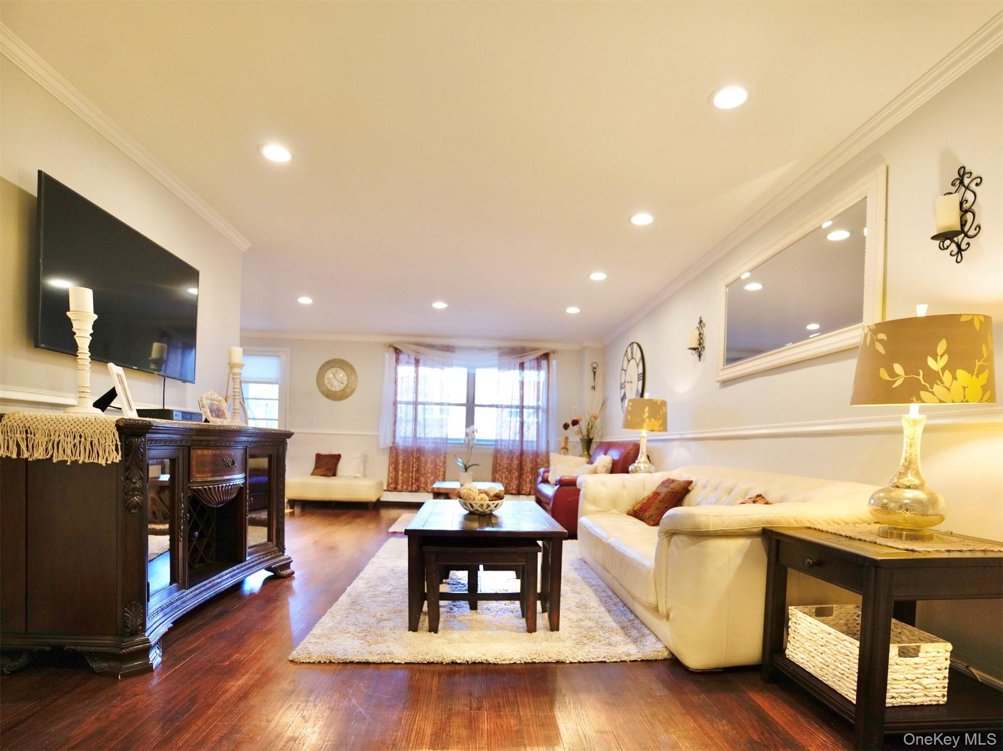 50 Hillpark Avenue # 2F, Great Neck, NY 11021