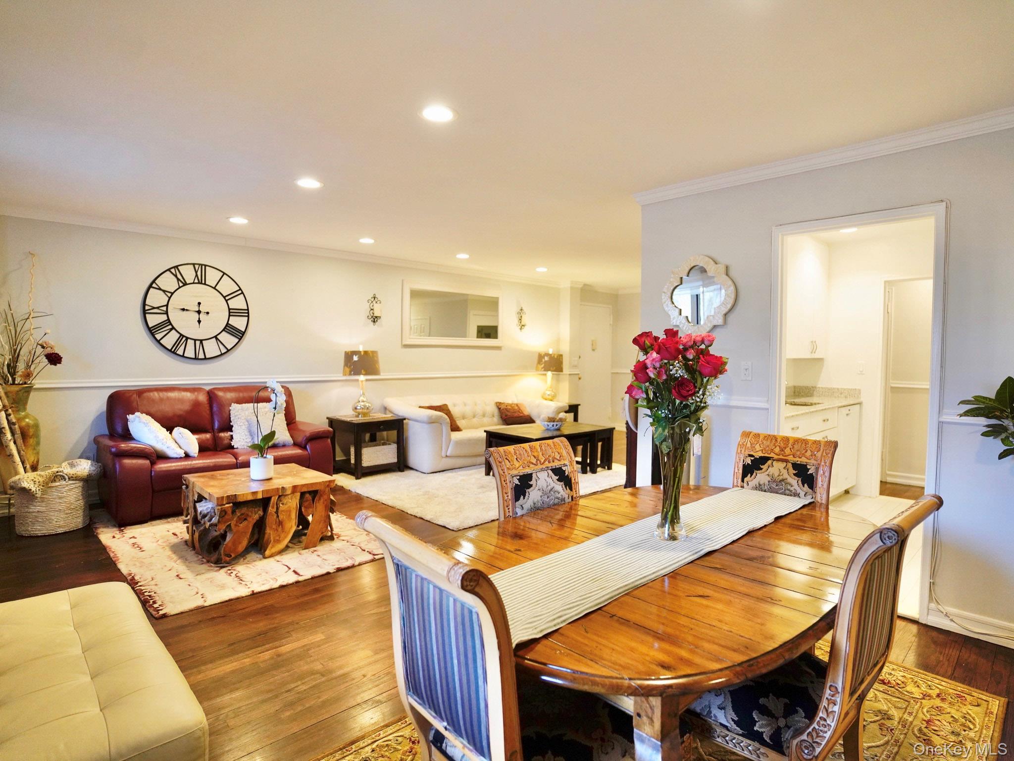 50 Hillpark Avenue # 2F, Great Neck, NY 11021