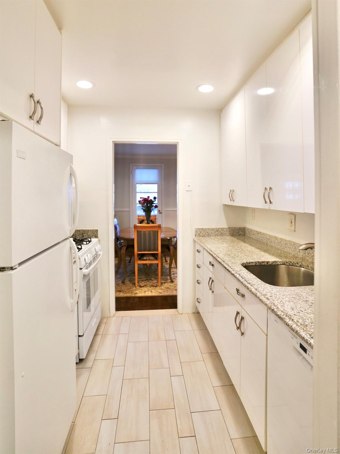 50 Hillpark Avenue # 2F, Great Neck, NY 11021