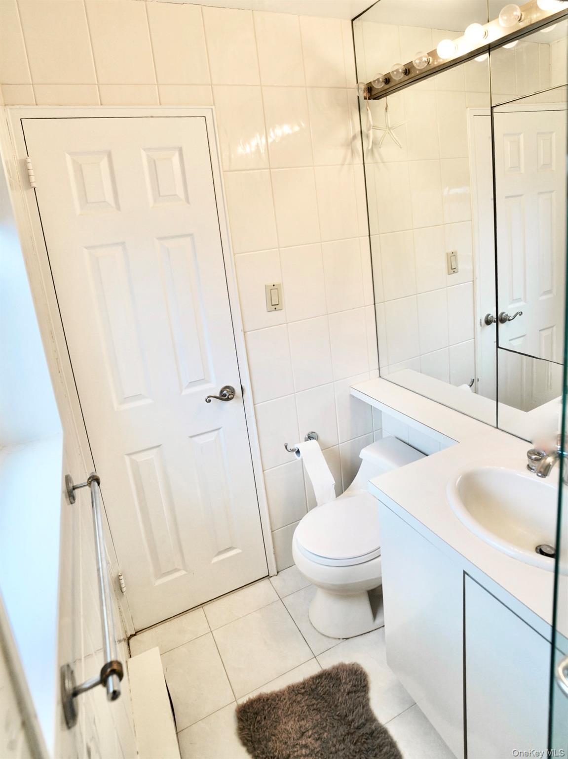 50 Hillpark Avenue # 2F, Great Neck, NY 11021