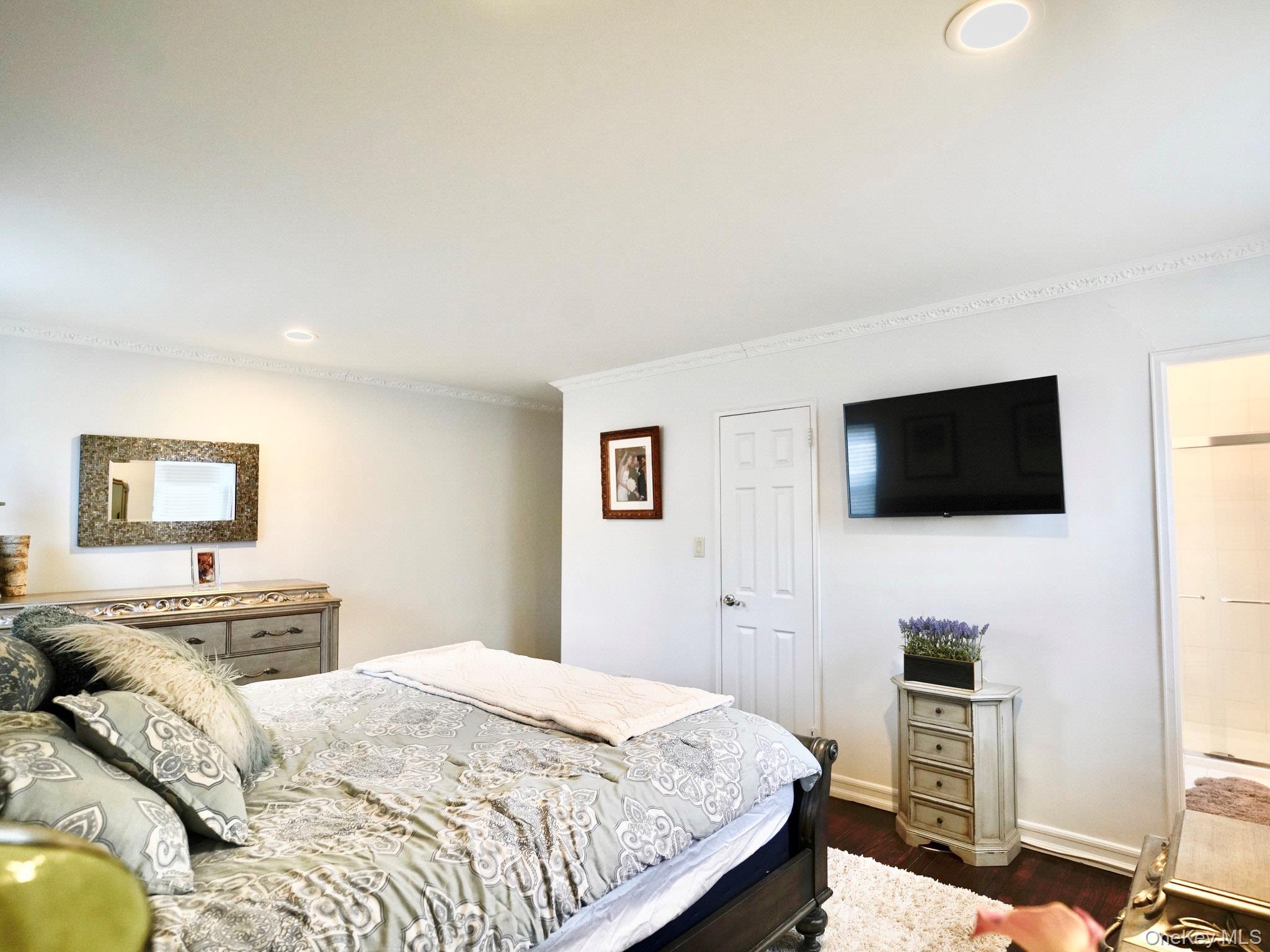 50 Hillpark Avenue # 2F, Great Neck, NY 11021