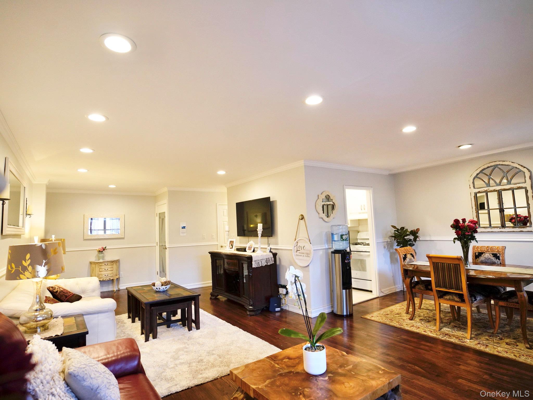 50 Hillpark Avenue # 2F, Great Neck, NY 11021