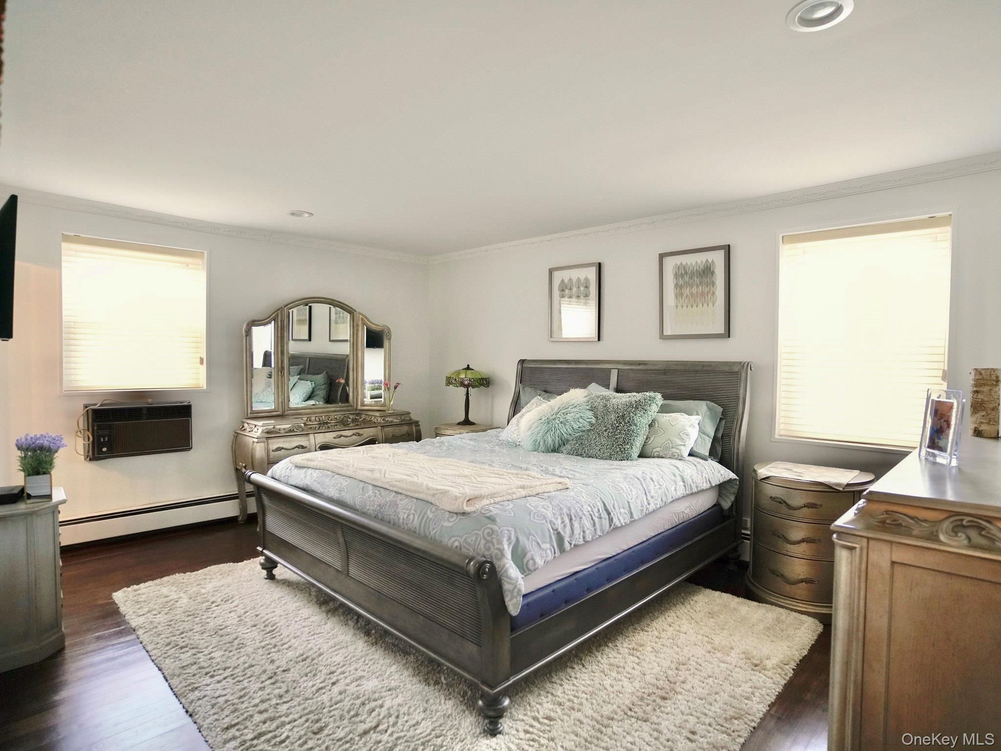 50 Hillpark Avenue # 2F, Great Neck, NY 11021