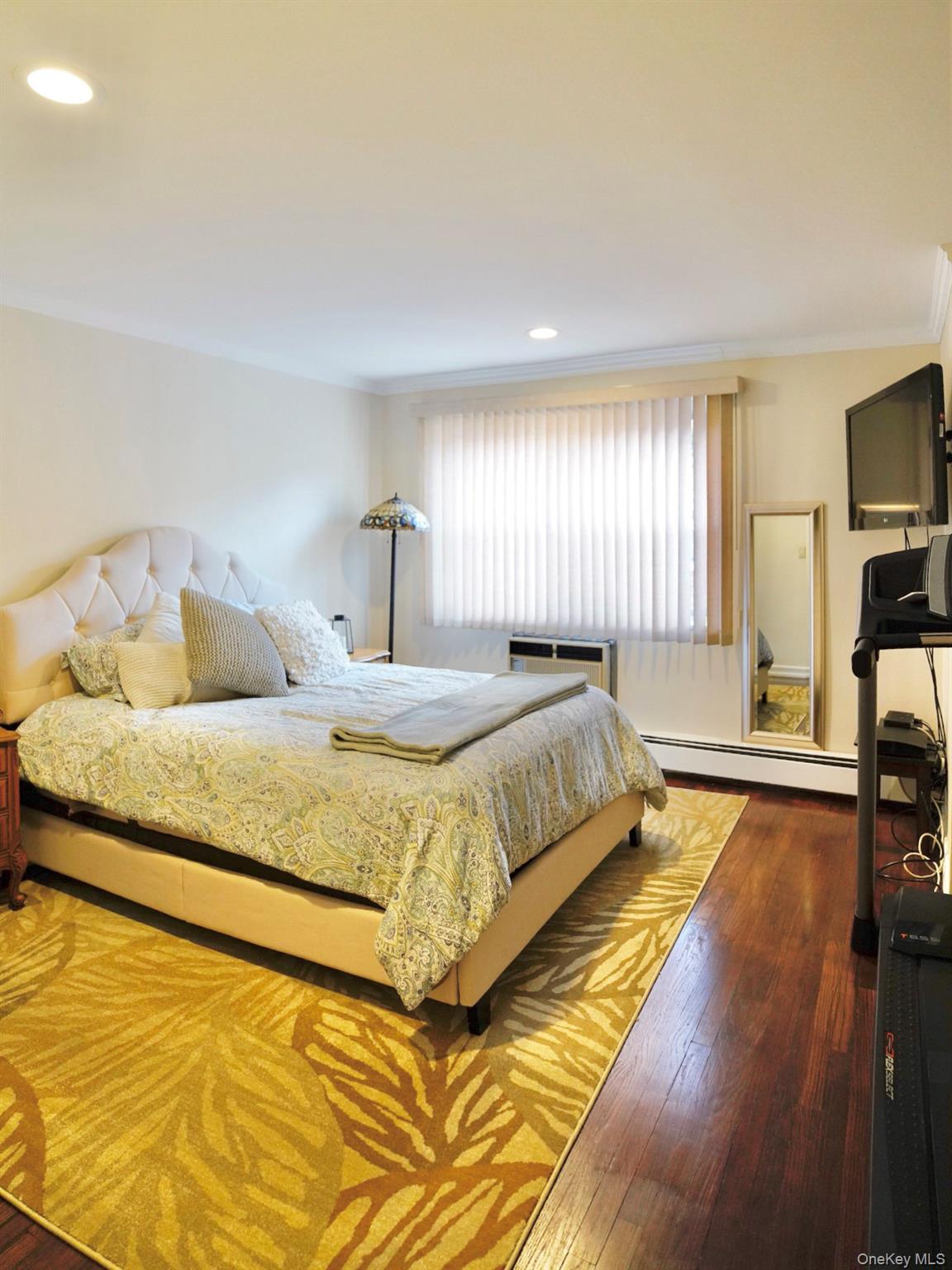 50 Hillpark Avenue # 2F, Great Neck, NY 11021