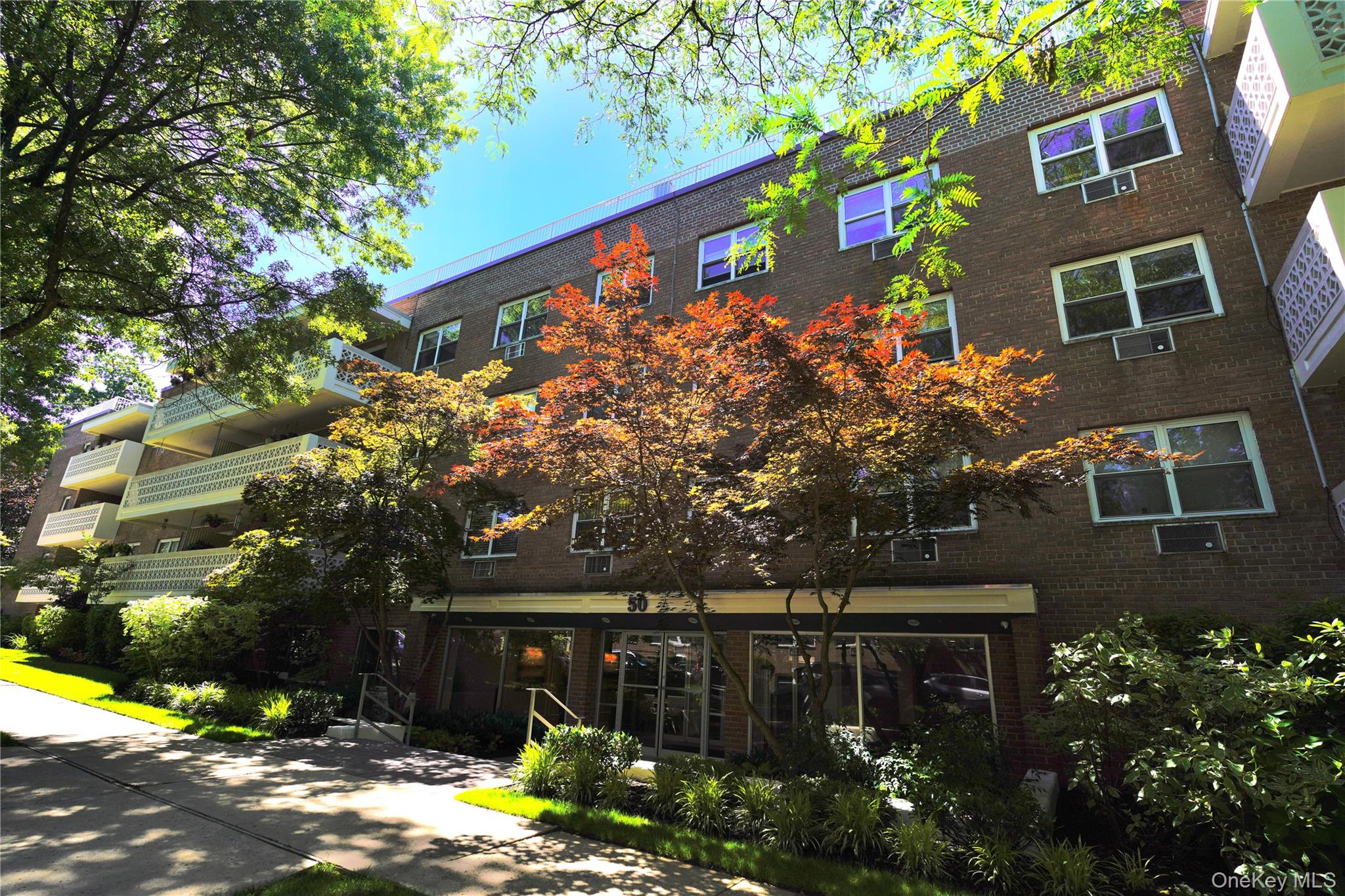 50 Hillpark Avenue # 2F, Great Neck, NY 11021