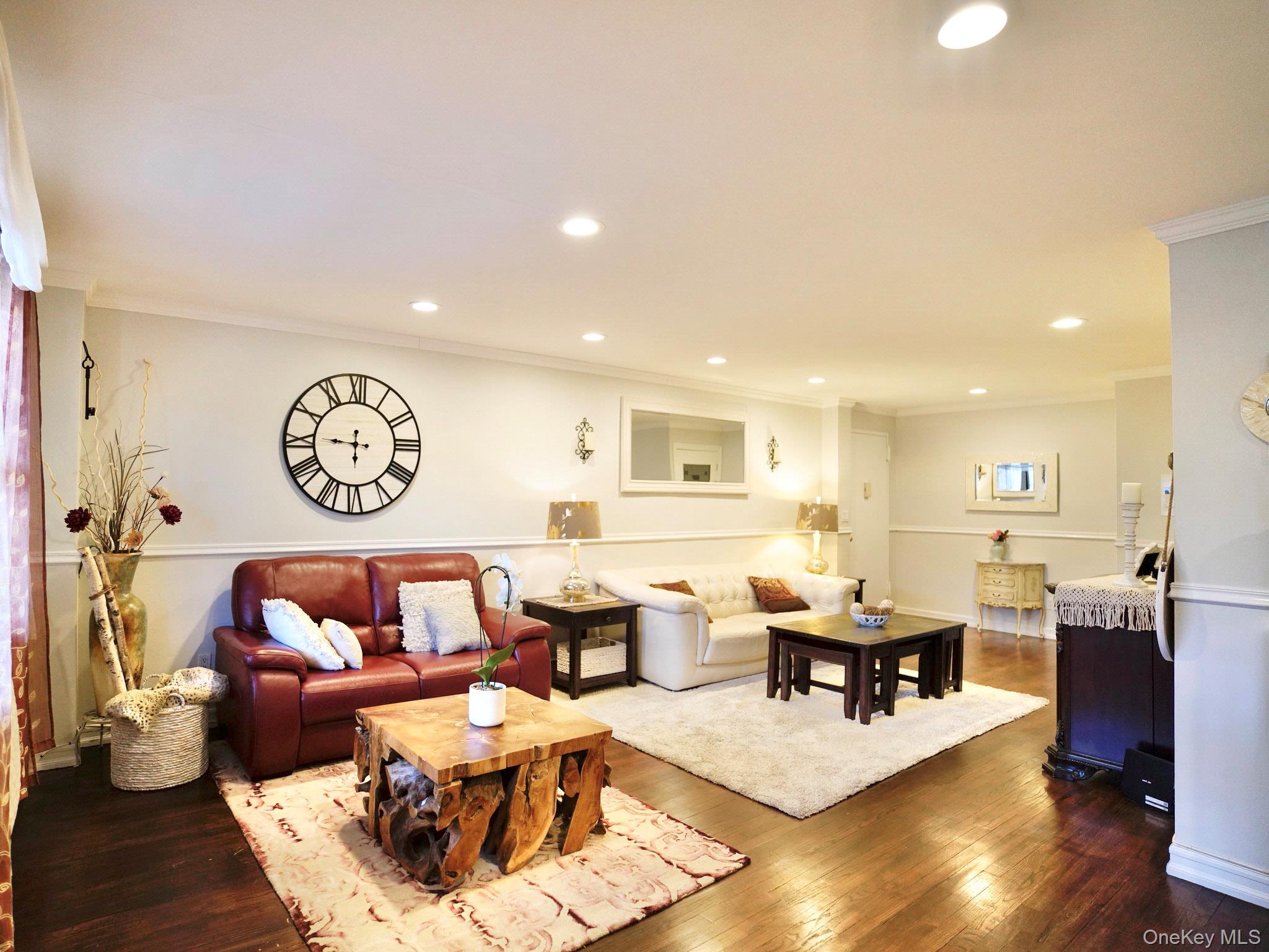 50 Hillpark Avenue # 2F, Great Neck, NY 11021