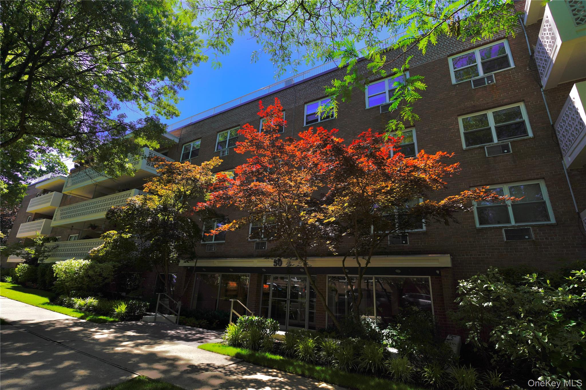 50 Hillpark Avenue # 2F, Great Neck, NY 11021