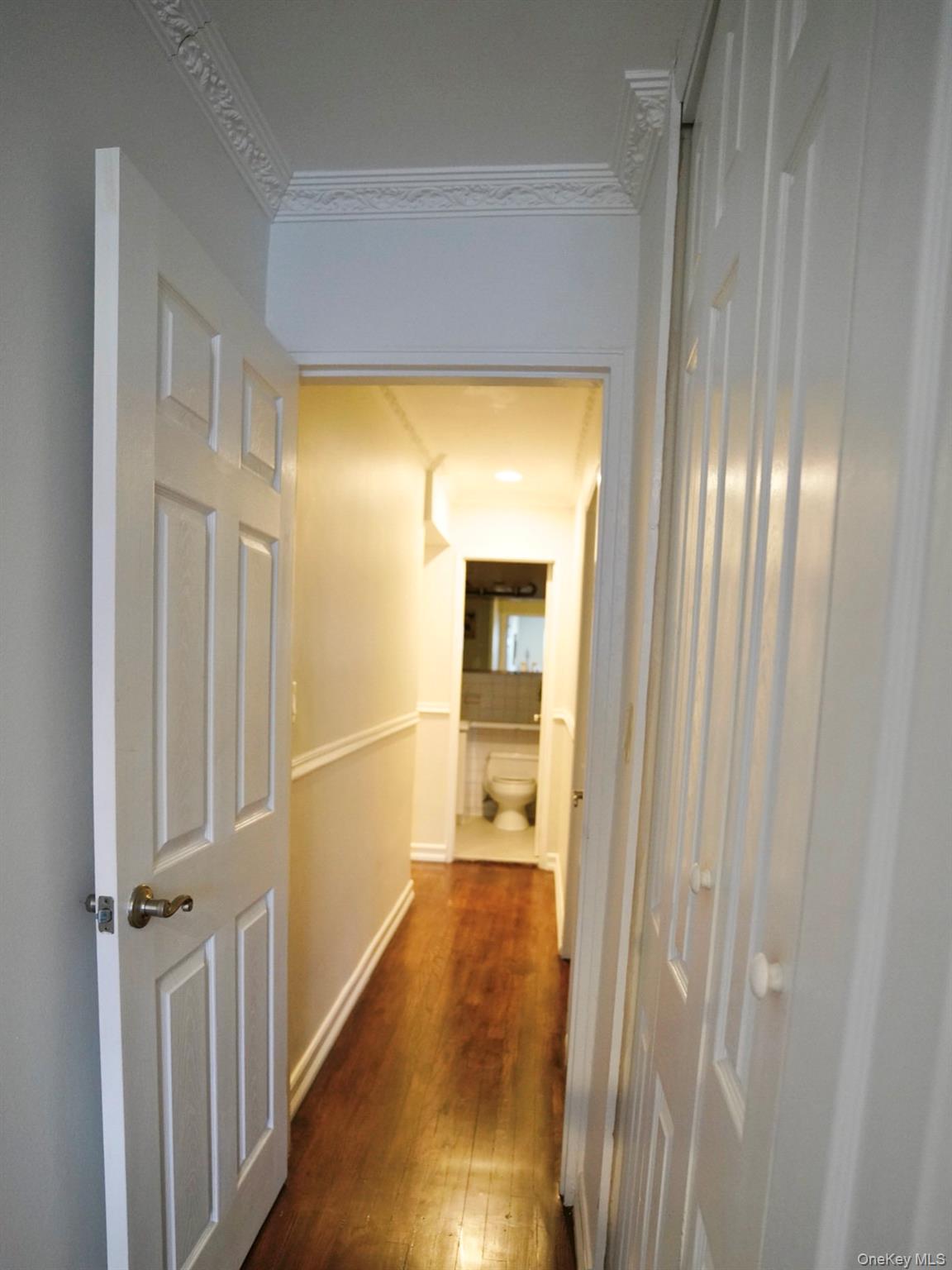 50 Hillpark Avenue # 2F, Great Neck, NY 11021