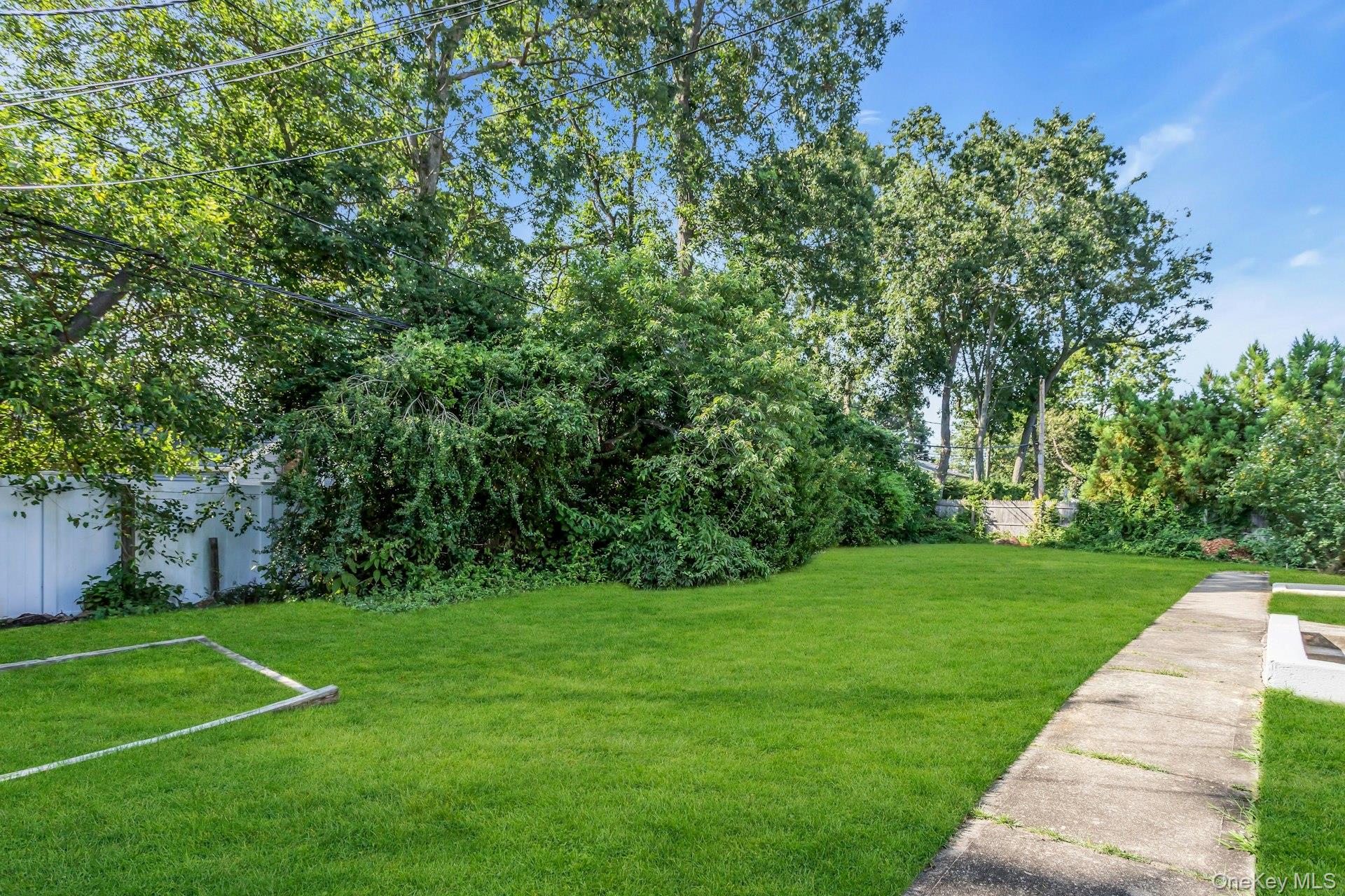 17 Phyllis Drive, East Northport, NY 11731