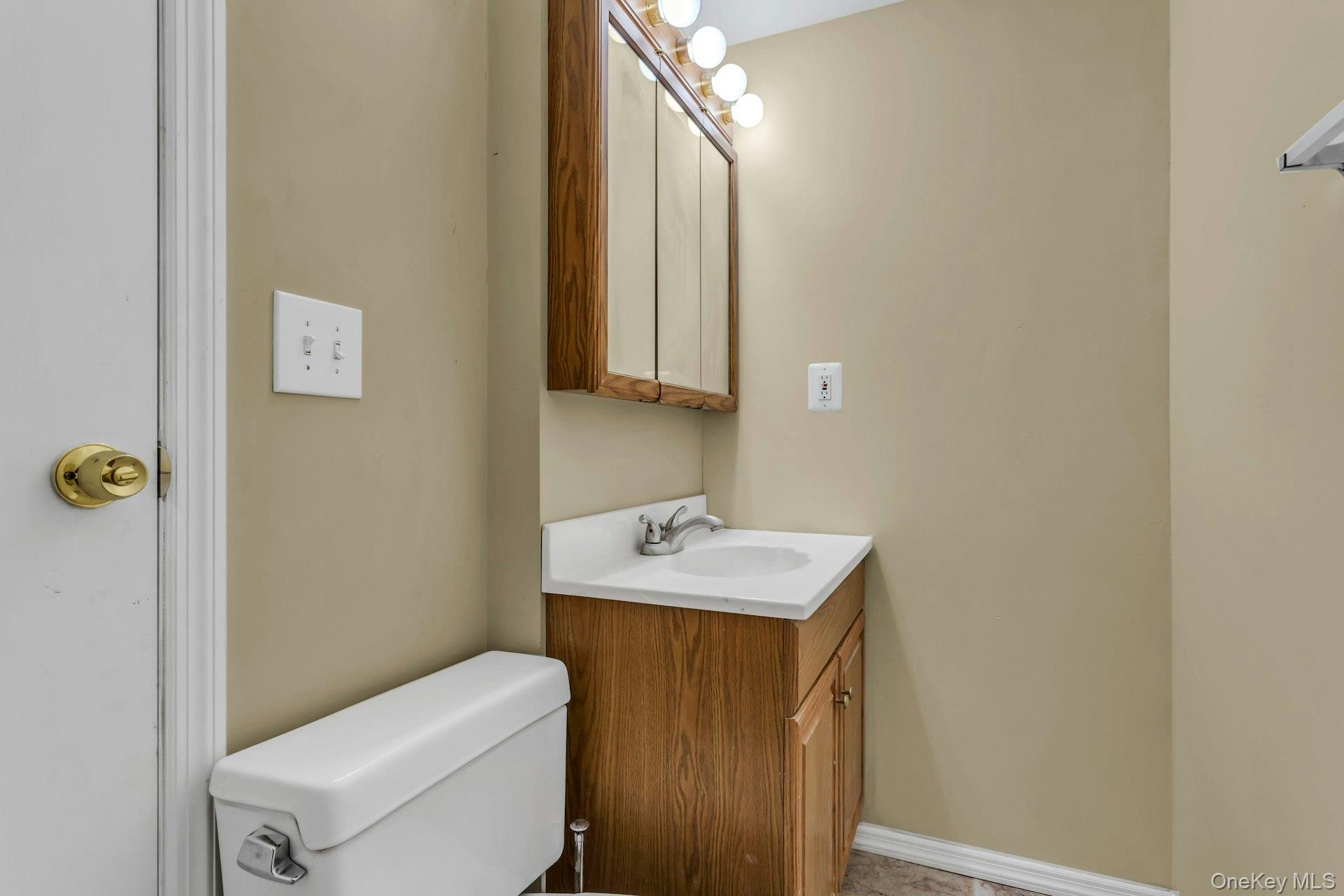 17 Phyllis Drive, East Northport, NY 11731