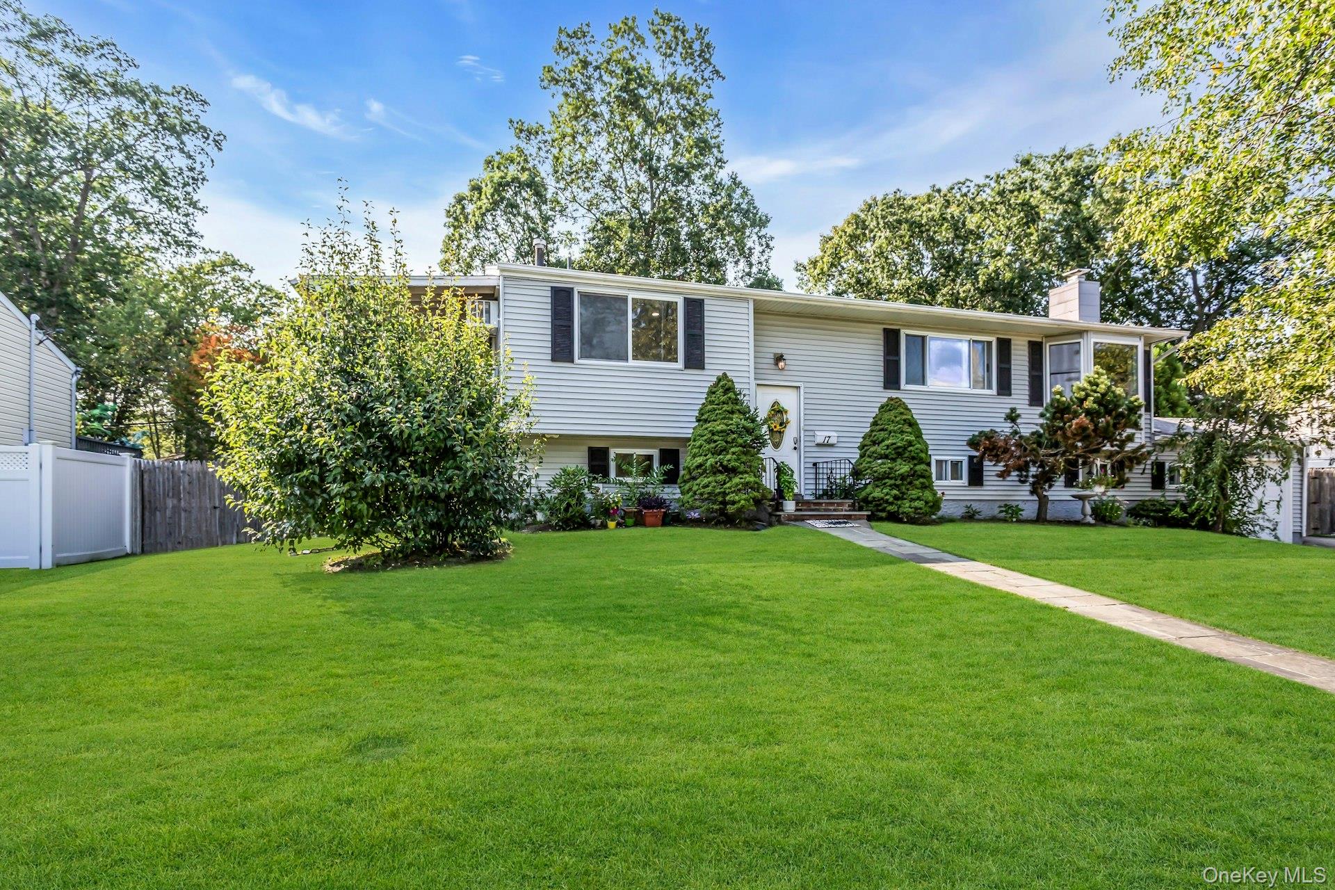 17 Phyllis Drive, East Northport, NY 11731