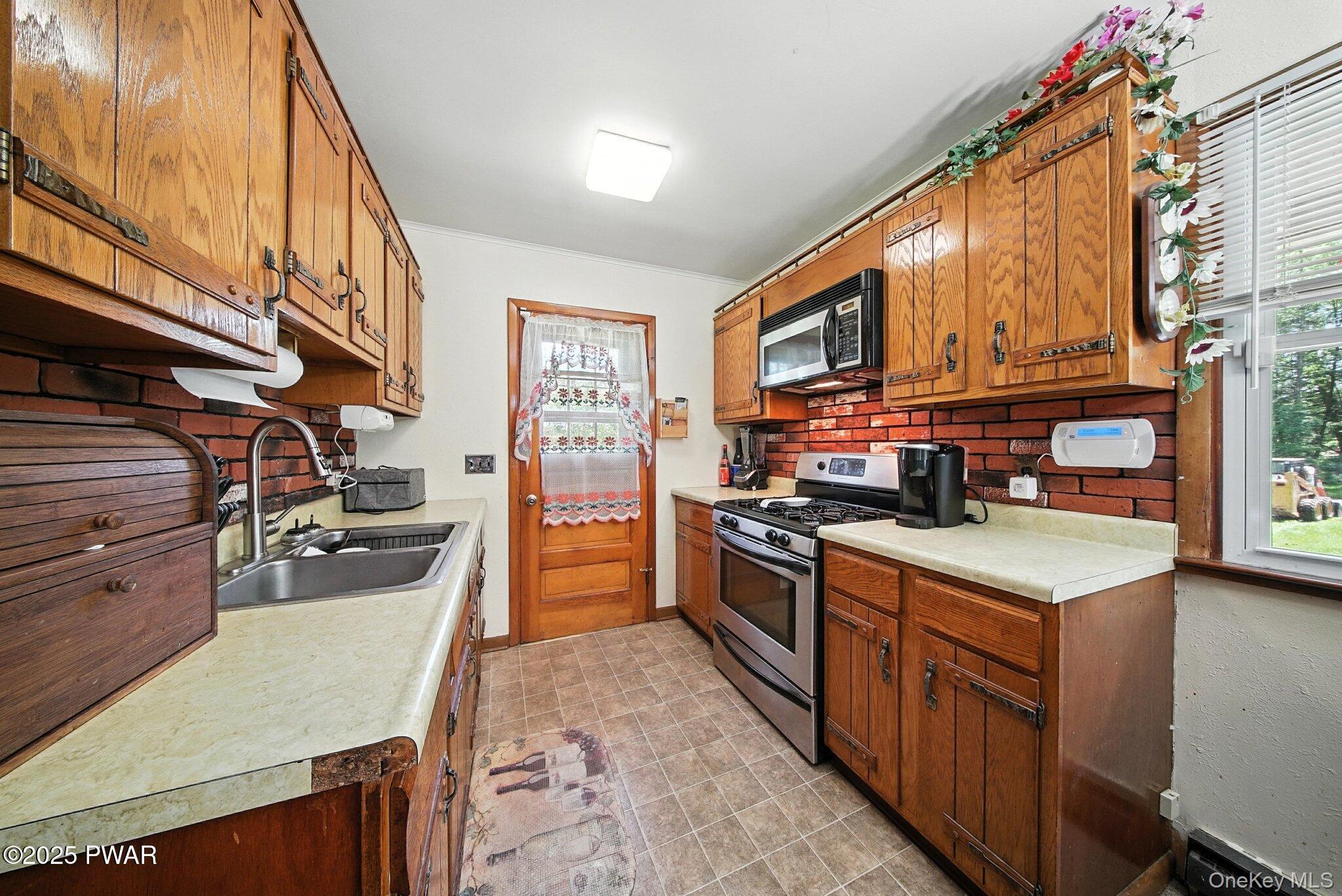 111 Mountain Springs Road, Milford, PA 18337