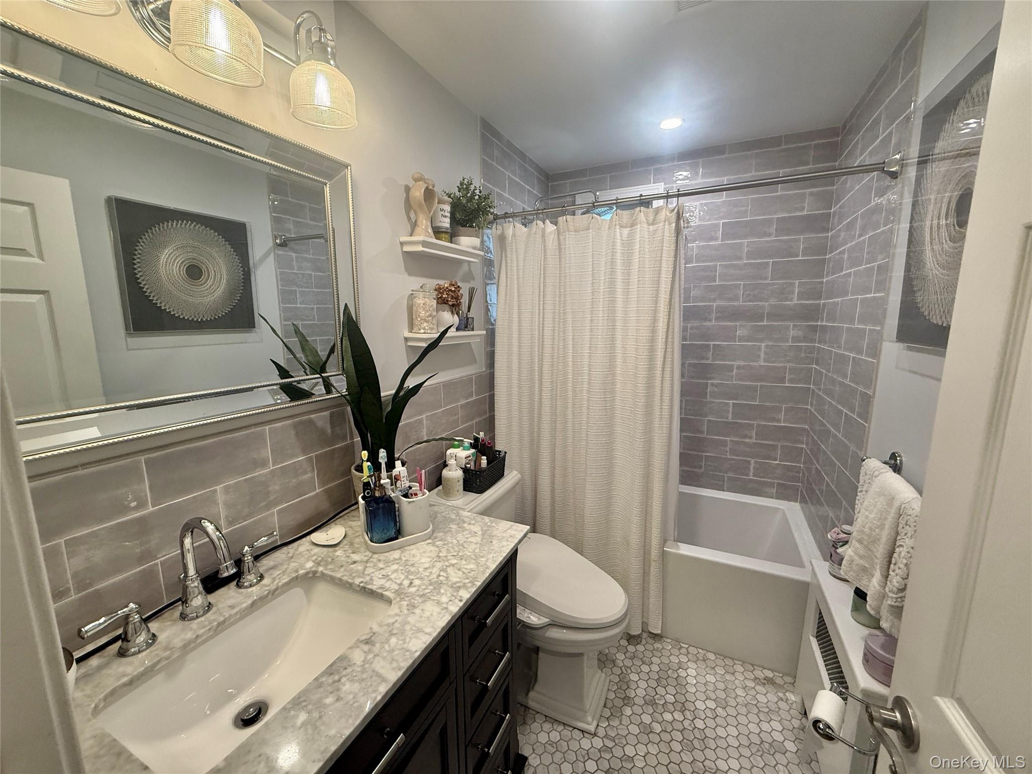 38L Glen Keith # 38L, Glen Cove, NY 11542