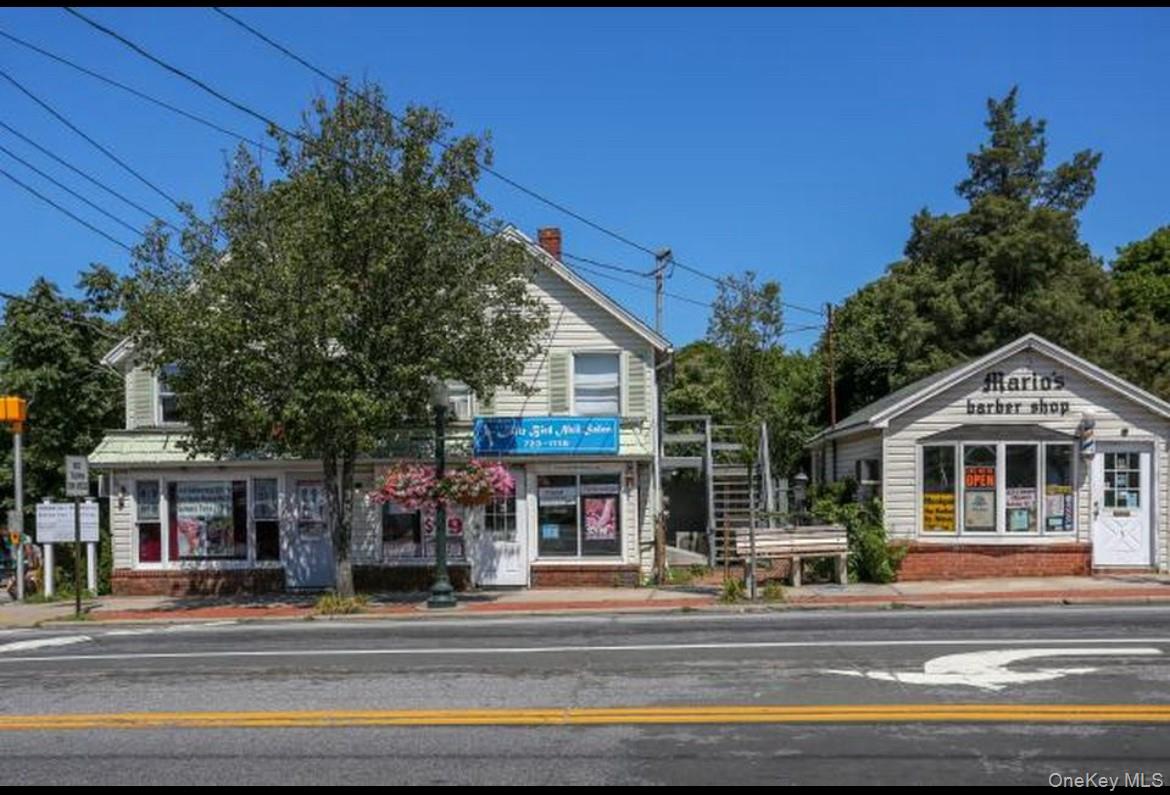 1 E Montauk Highway, Hampton Bays, NY 11946