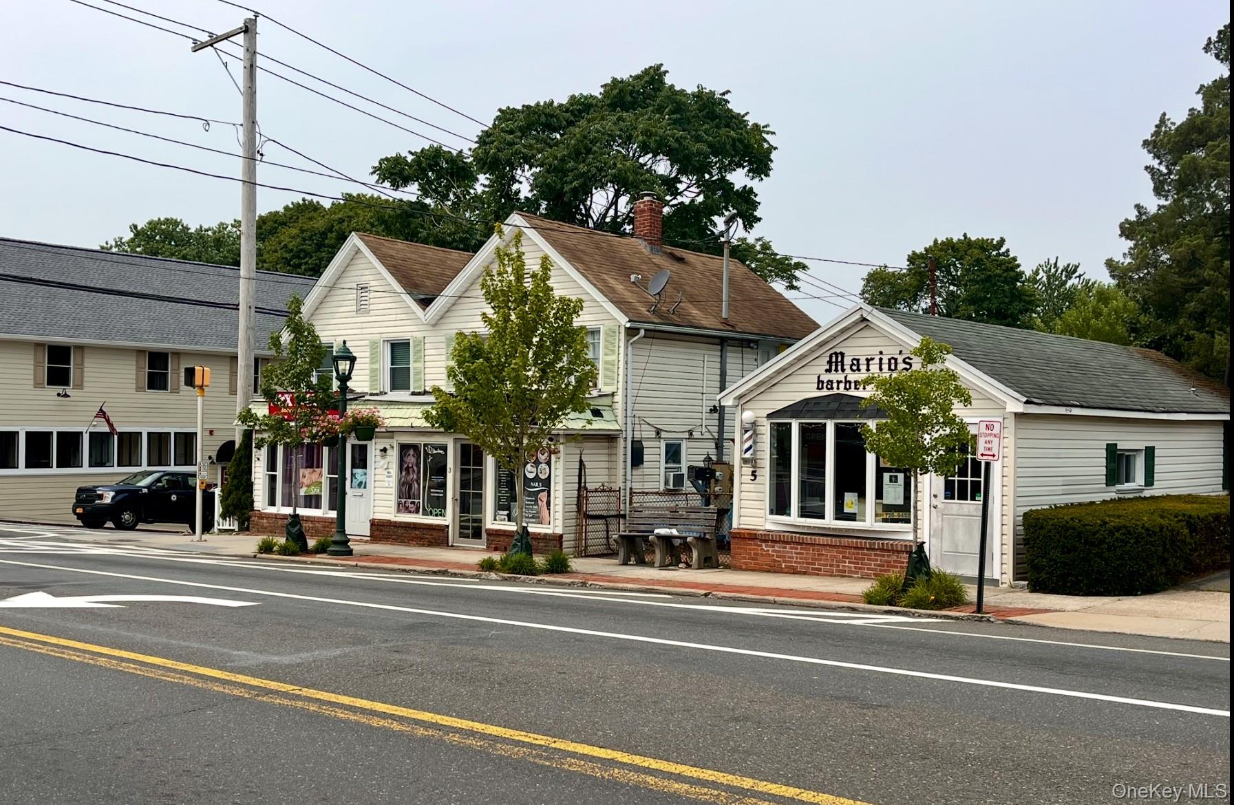 1 E Montauk Highway, Hampton Bays, NY 11946