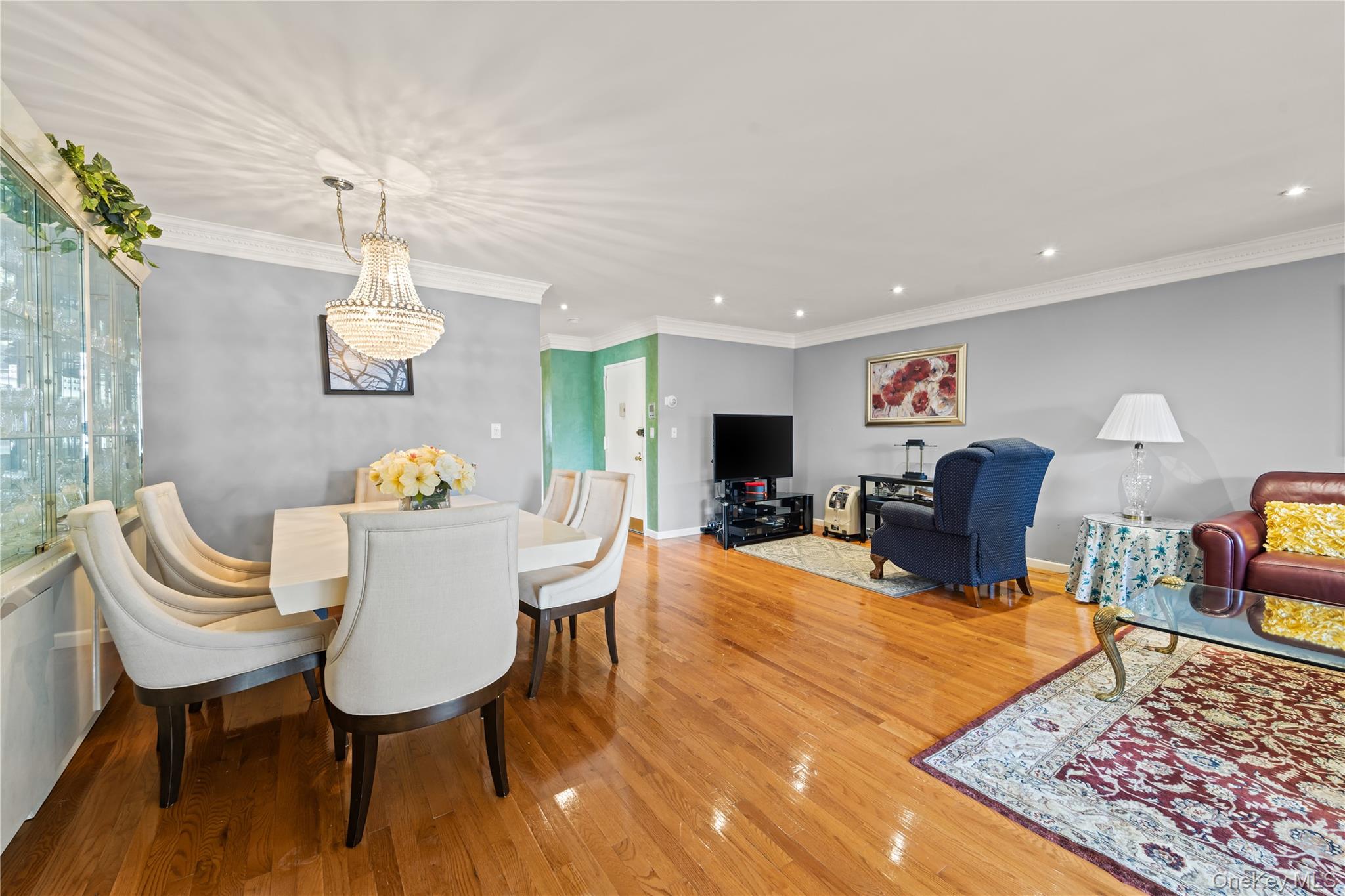 12-35 Robin Lane # Upper, Bayside, NY 11360