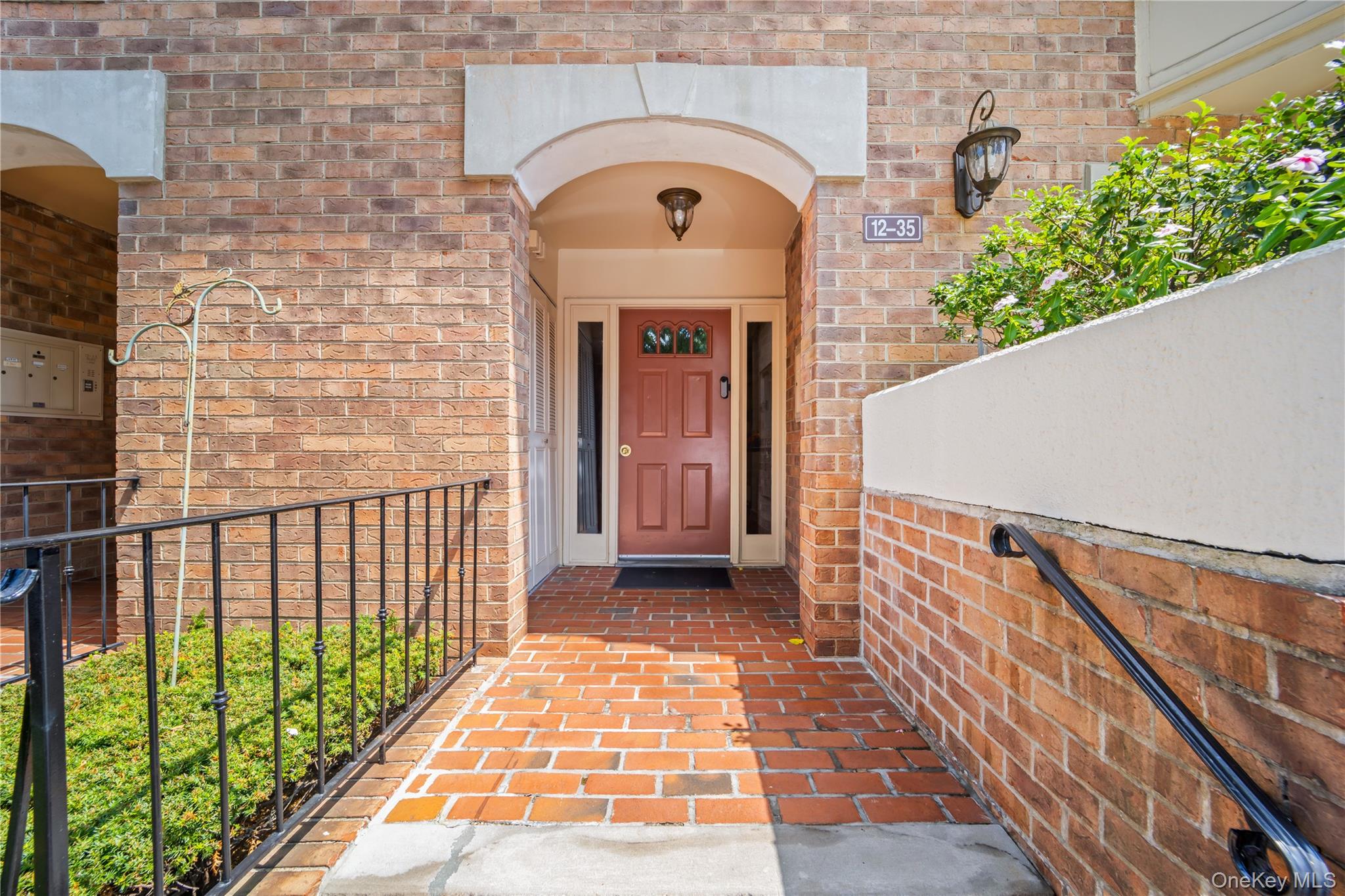12-35 Robin Lane # Upper, Bayside, NY 11360