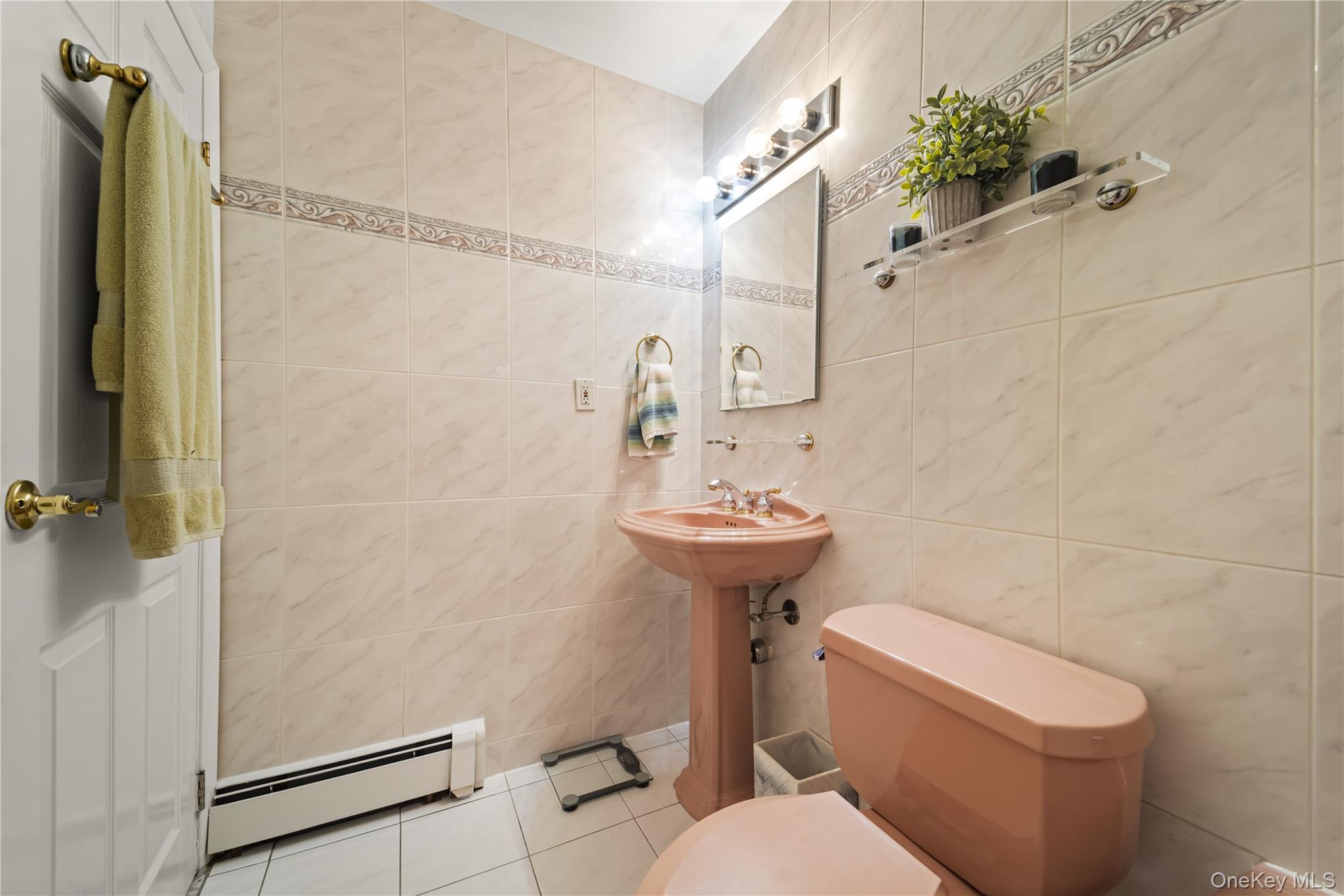 12-35 Robin Lane # Upper, Bayside, NY 11360