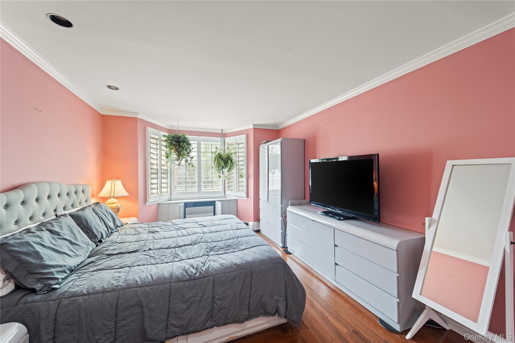 12-35 Robin Lane # Upper, Bayside, NY 11360