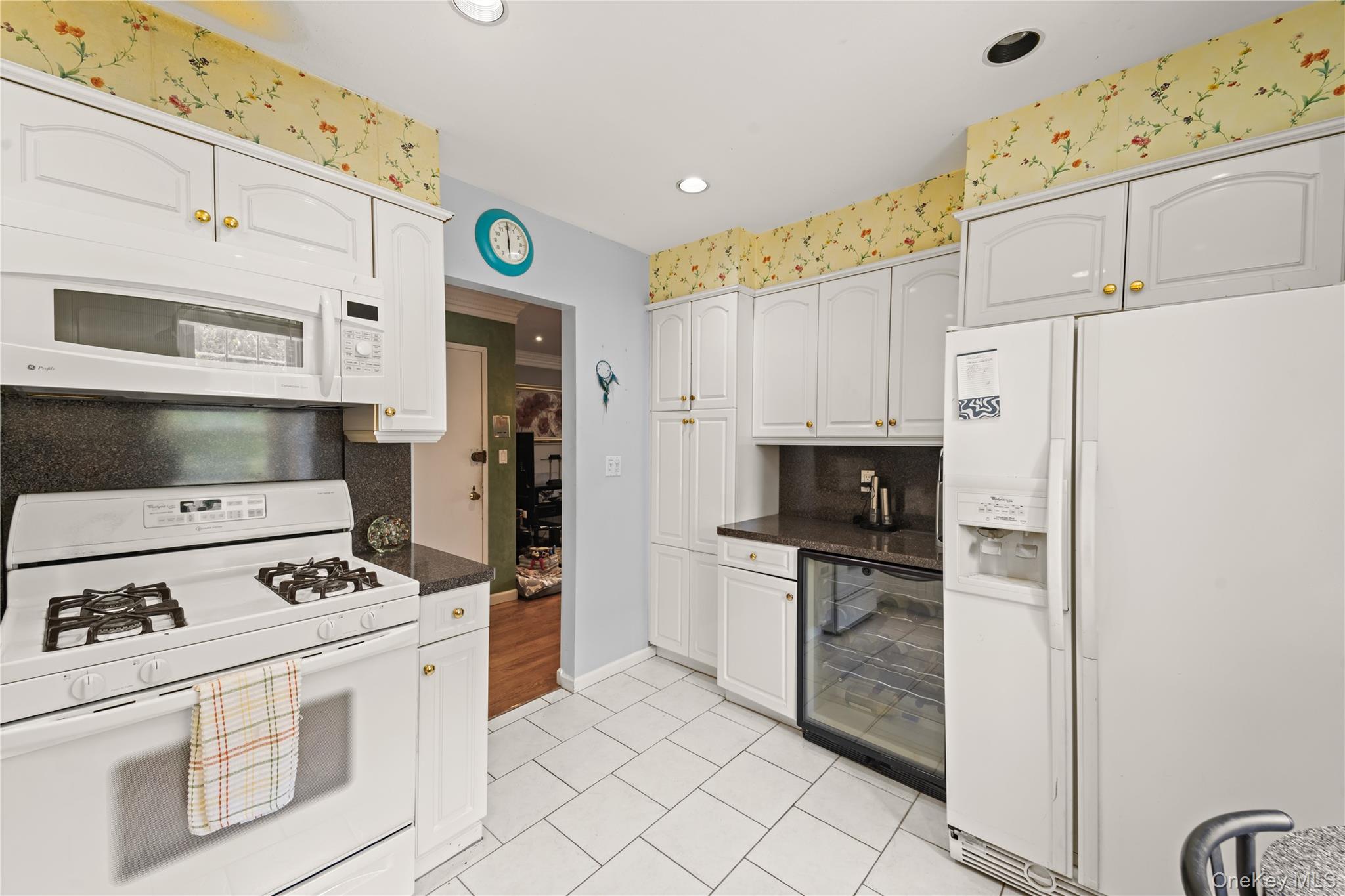 12-35 Robin Lane # Upper, Bayside, NY 11360