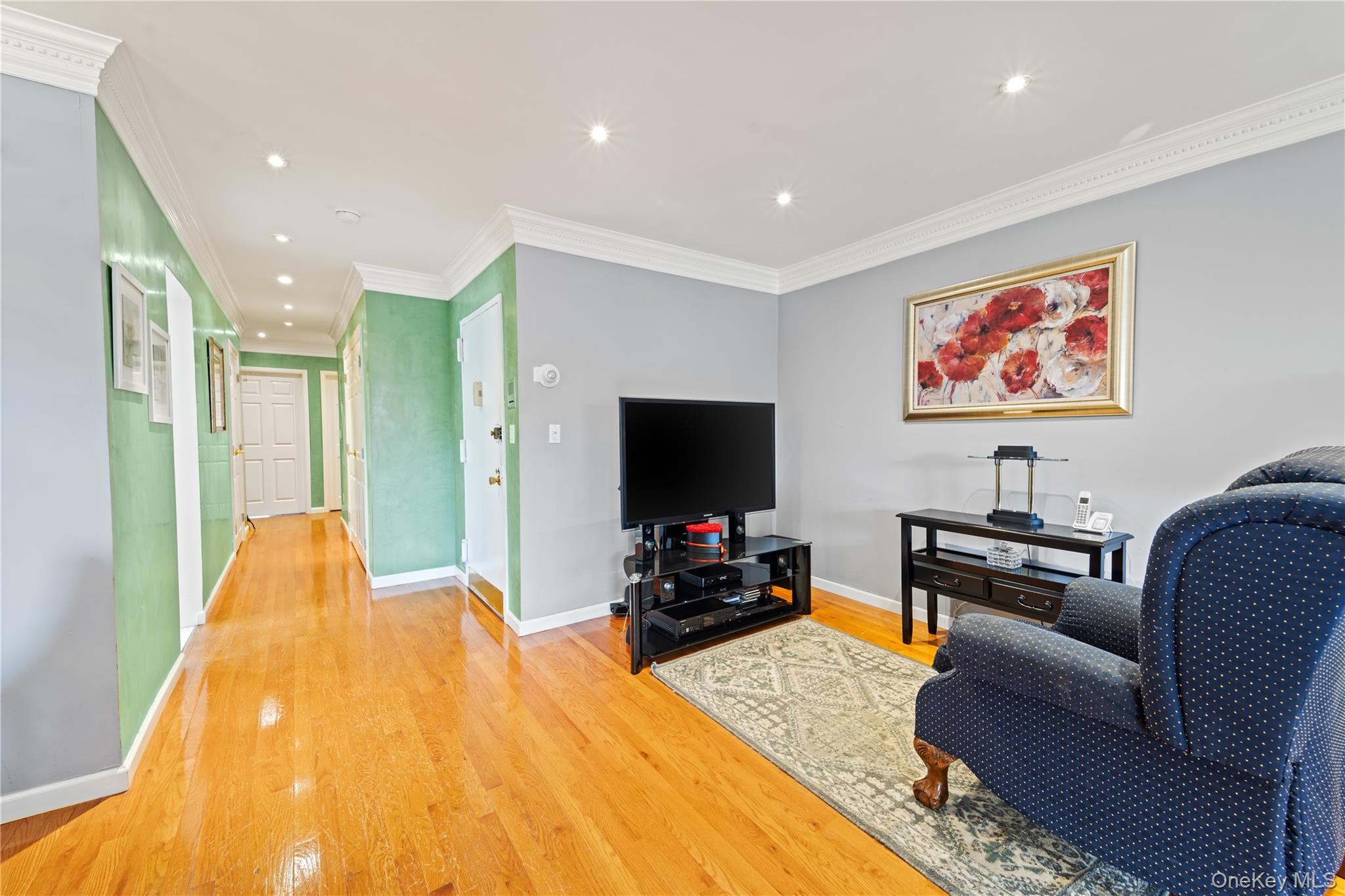 12-35 Robin Lane # Upper, Bayside, NY 11360