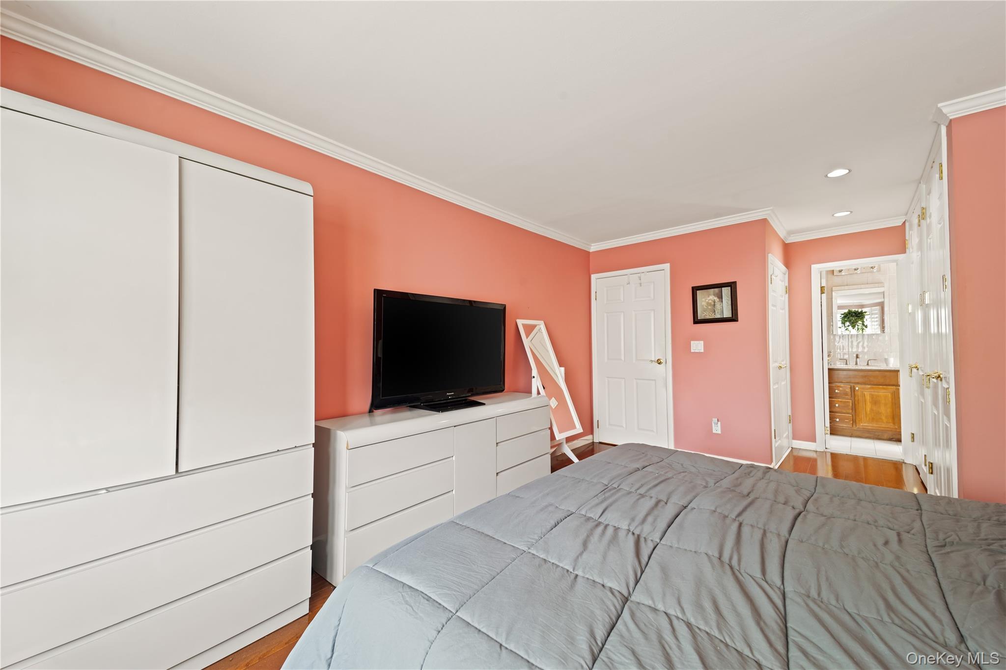 12-35 Robin Lane # Upper, Bayside, NY 11360