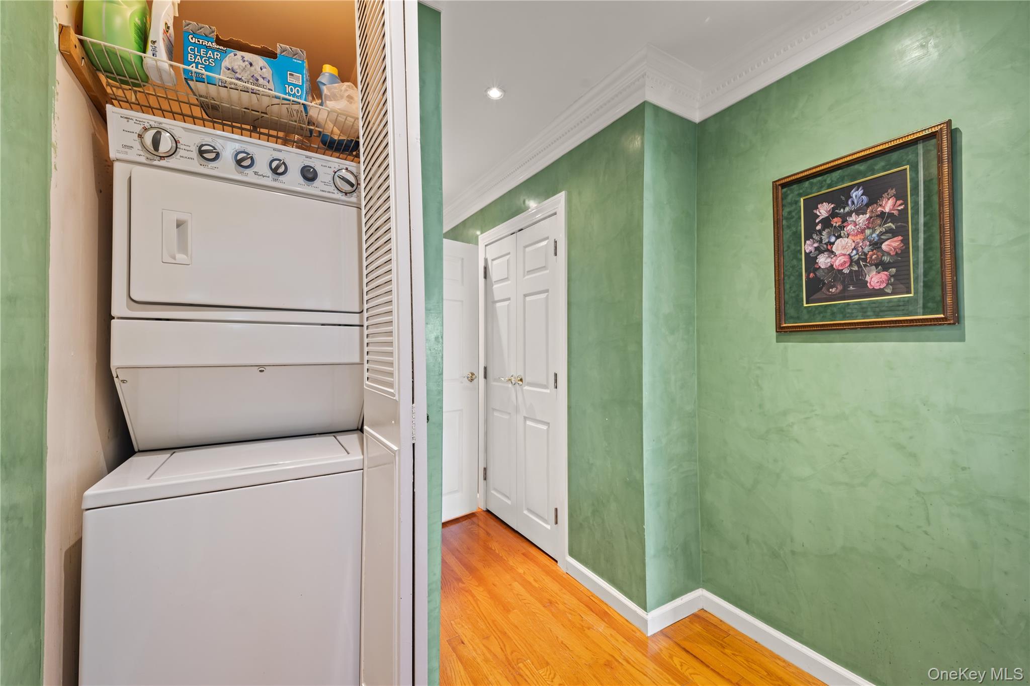 12-35 Robin Lane # Upper, Bayside, NY 11360