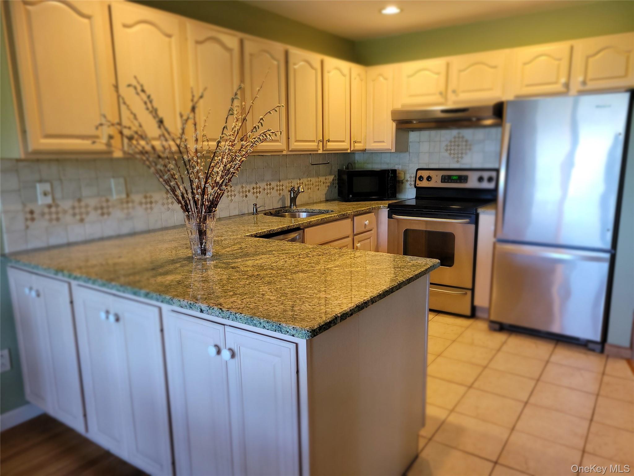 59-39 Watchogue Avenue, East Moriches, NY 11940