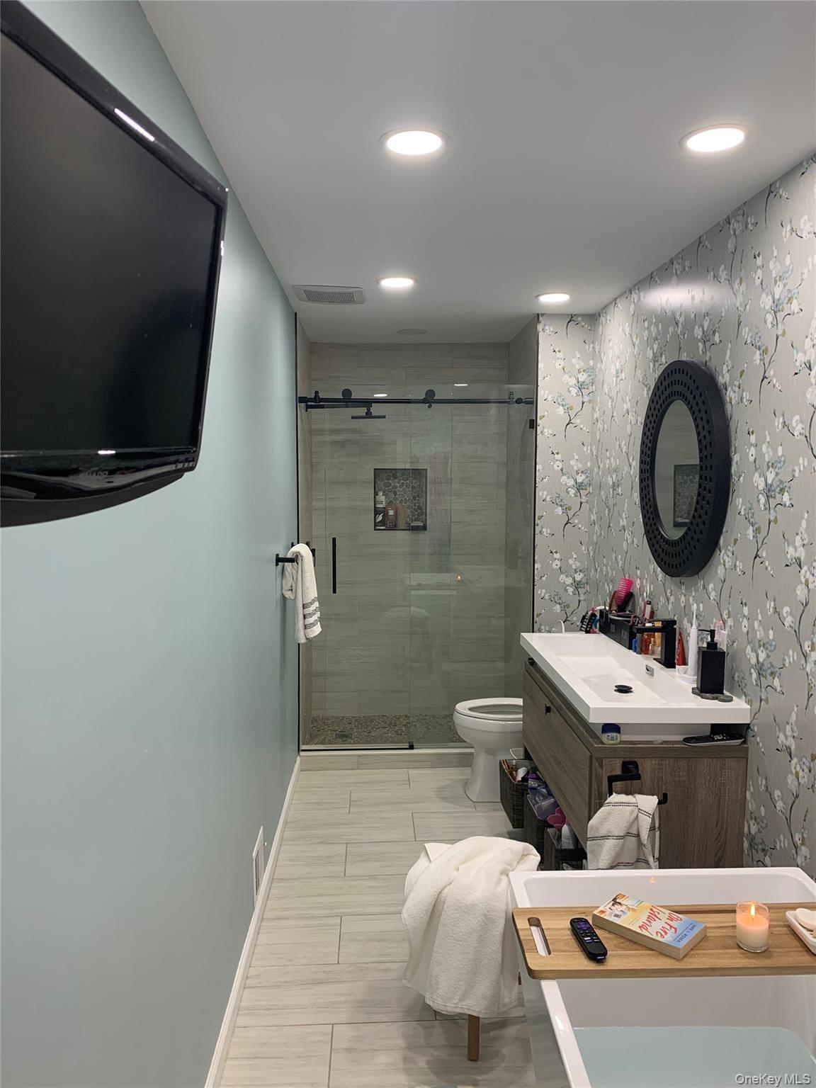 40 Cedar Lane N, Glen Head, NY 11545