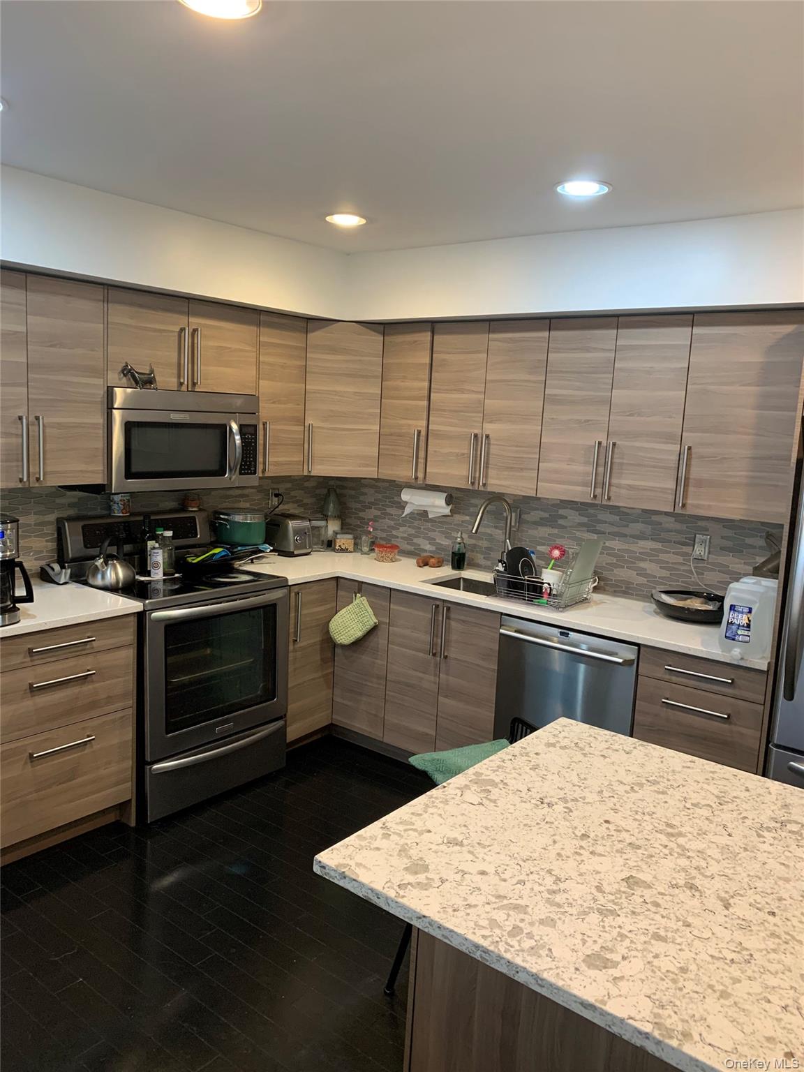 40 Cedar Lane N, Glen Head, NY 11545