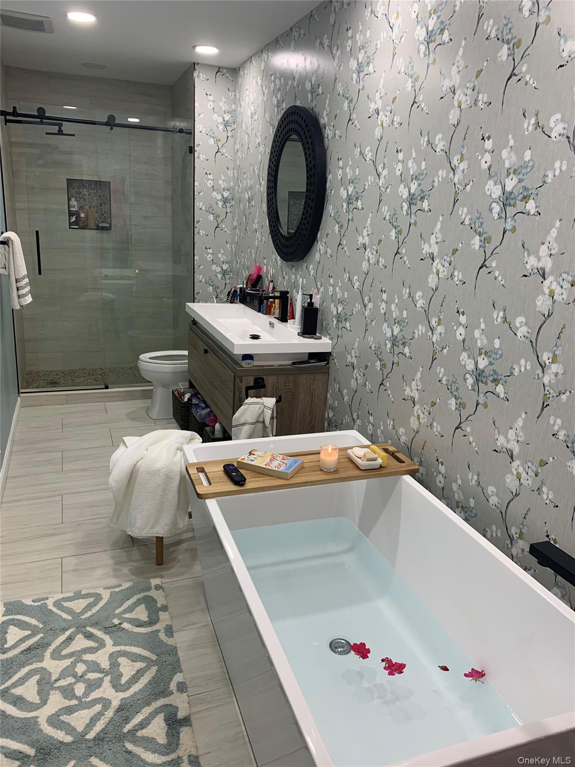 40 Cedar Lane N, Glen Head, NY 11545