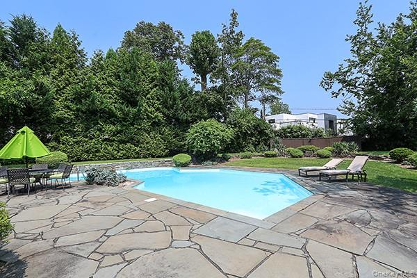 145 Arrandale Avenue, Great Neck, NY 11024