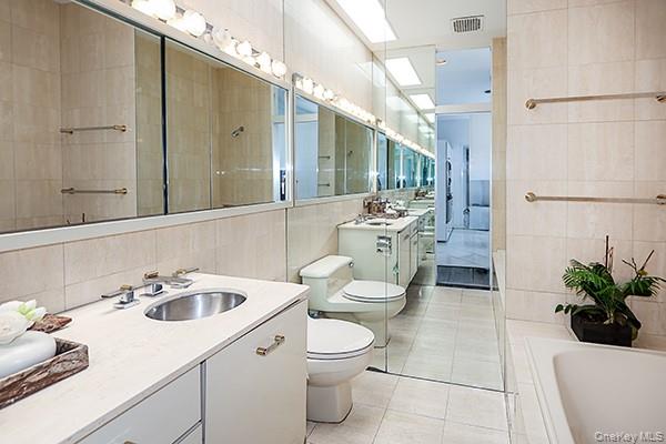 145 Arrandale Avenue, Great Neck, NY 11024