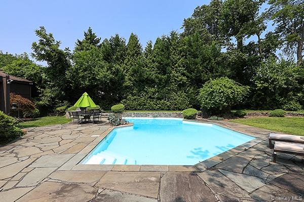 145 Arrandale Avenue, Great Neck, NY 11024