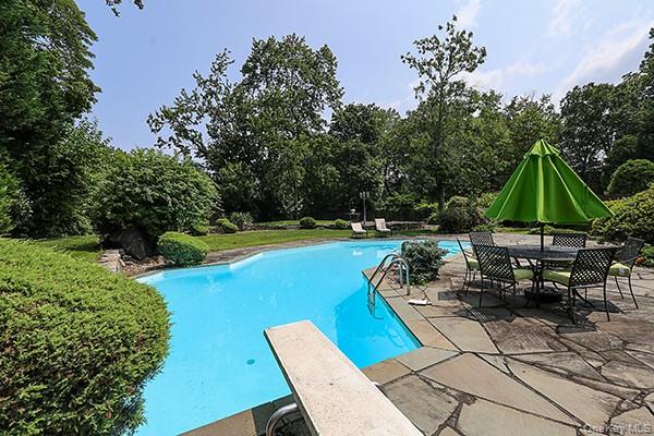 145 Arrandale Avenue, Great Neck, NY 11024