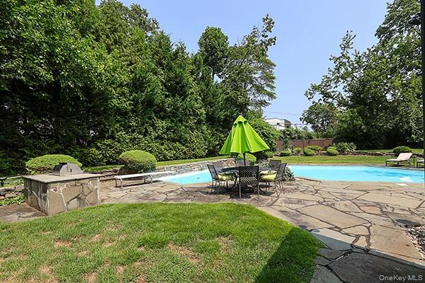 145 Arrandale Avenue, Great Neck, NY 11024