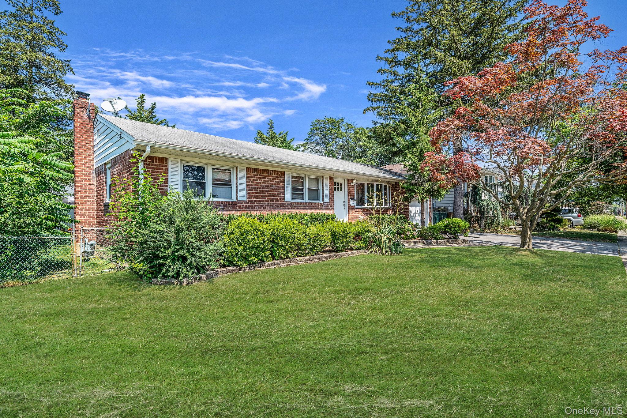 17 McKinley Avenue, Farmingdale, NY 11735