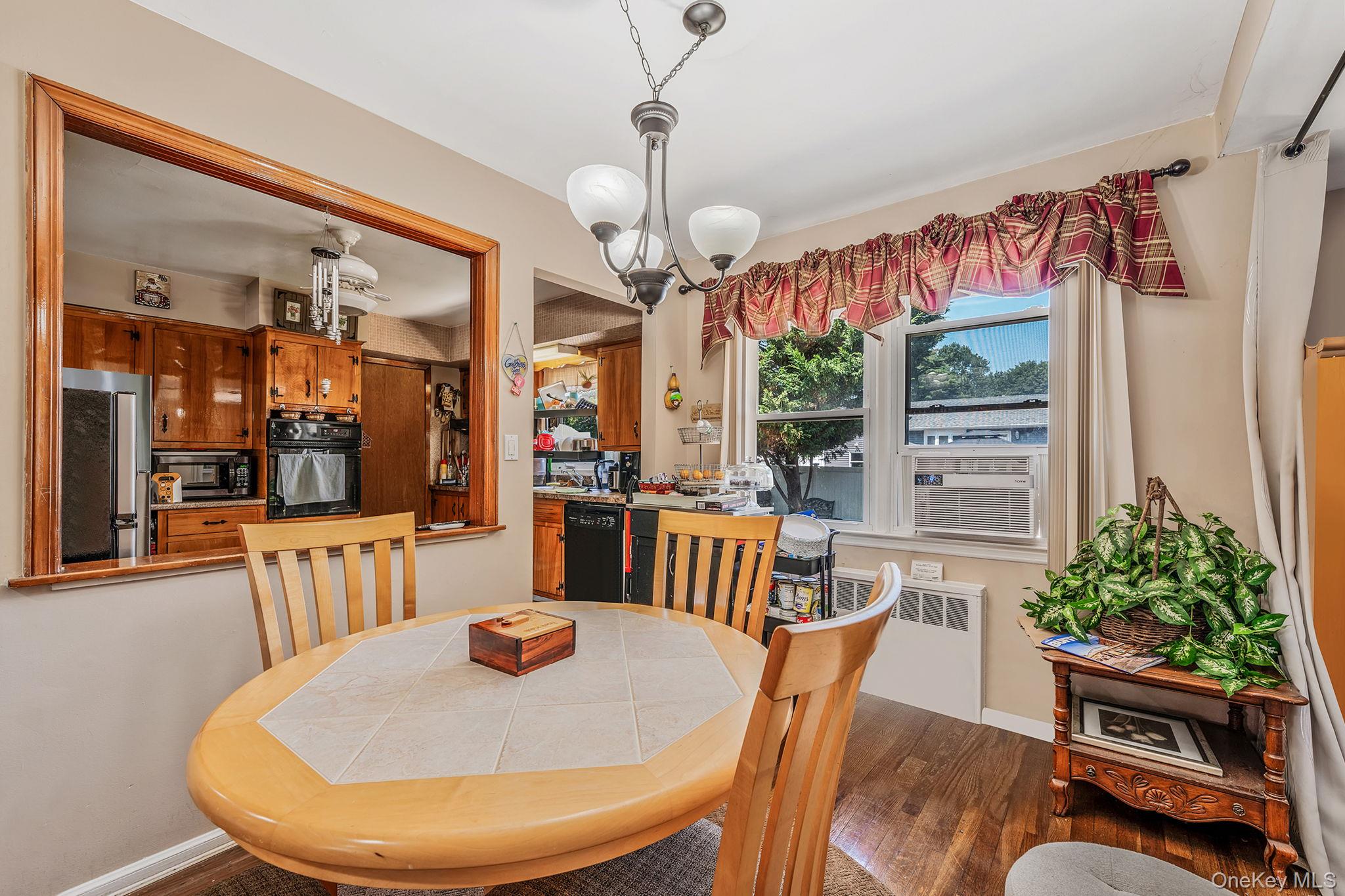 17 McKinley Avenue, Farmingdale, NY 11735