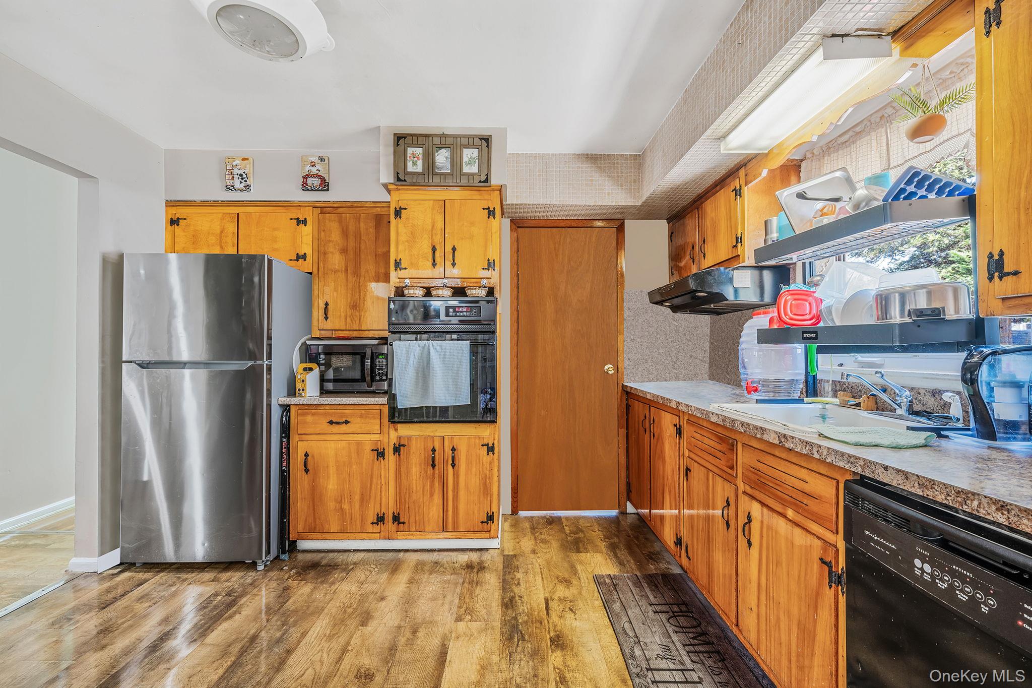 17 McKinley Avenue, Farmingdale, NY 11735