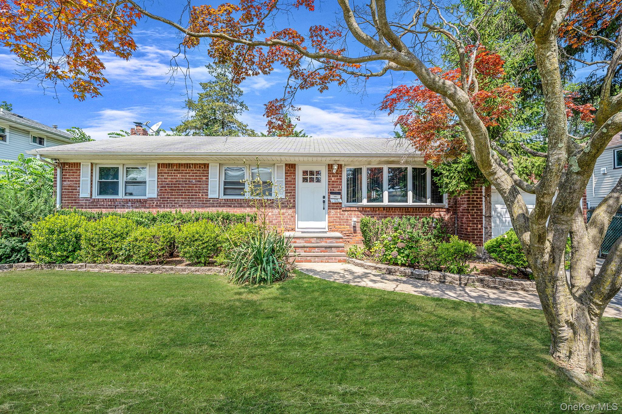 17 McKinley Avenue, Farmingdale, NY 11735