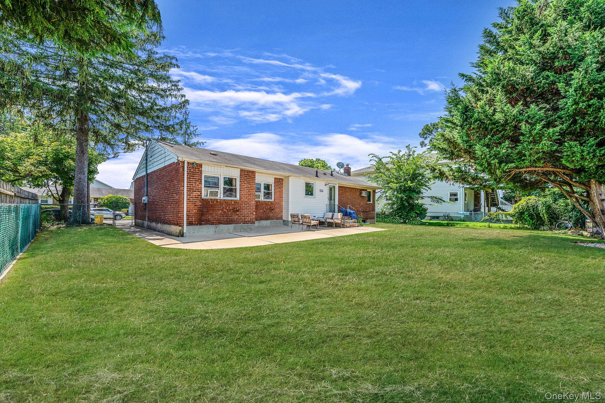 17 McKinley Avenue, Farmingdale, NY 11735